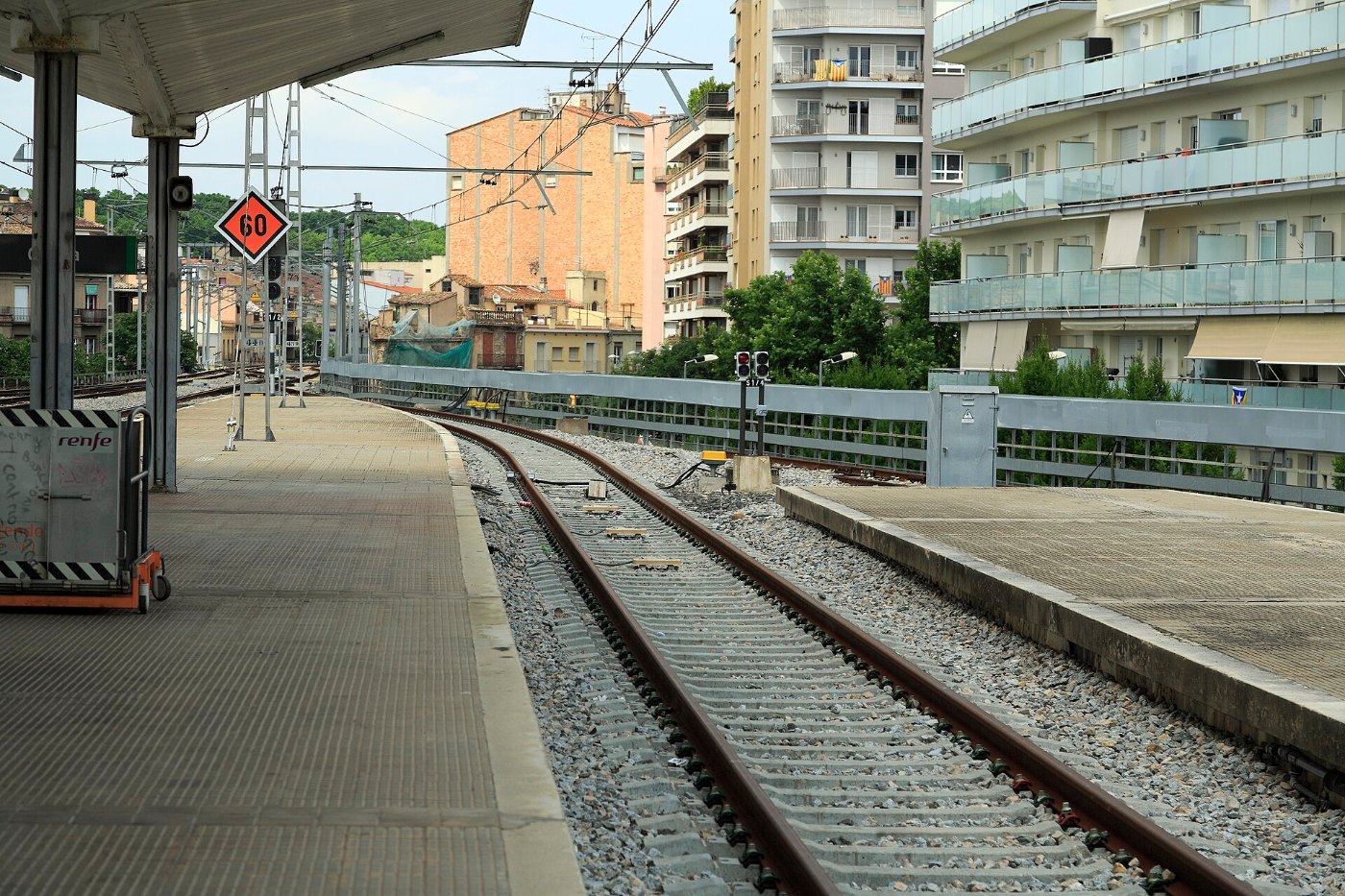 J23 602 Bf Gerona, Regelspurbahnsteiggleis