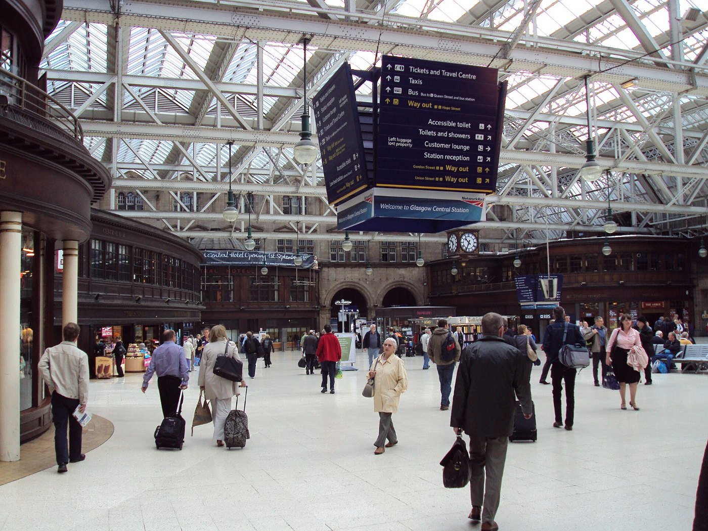 Glasgow Central concourse DSC06127