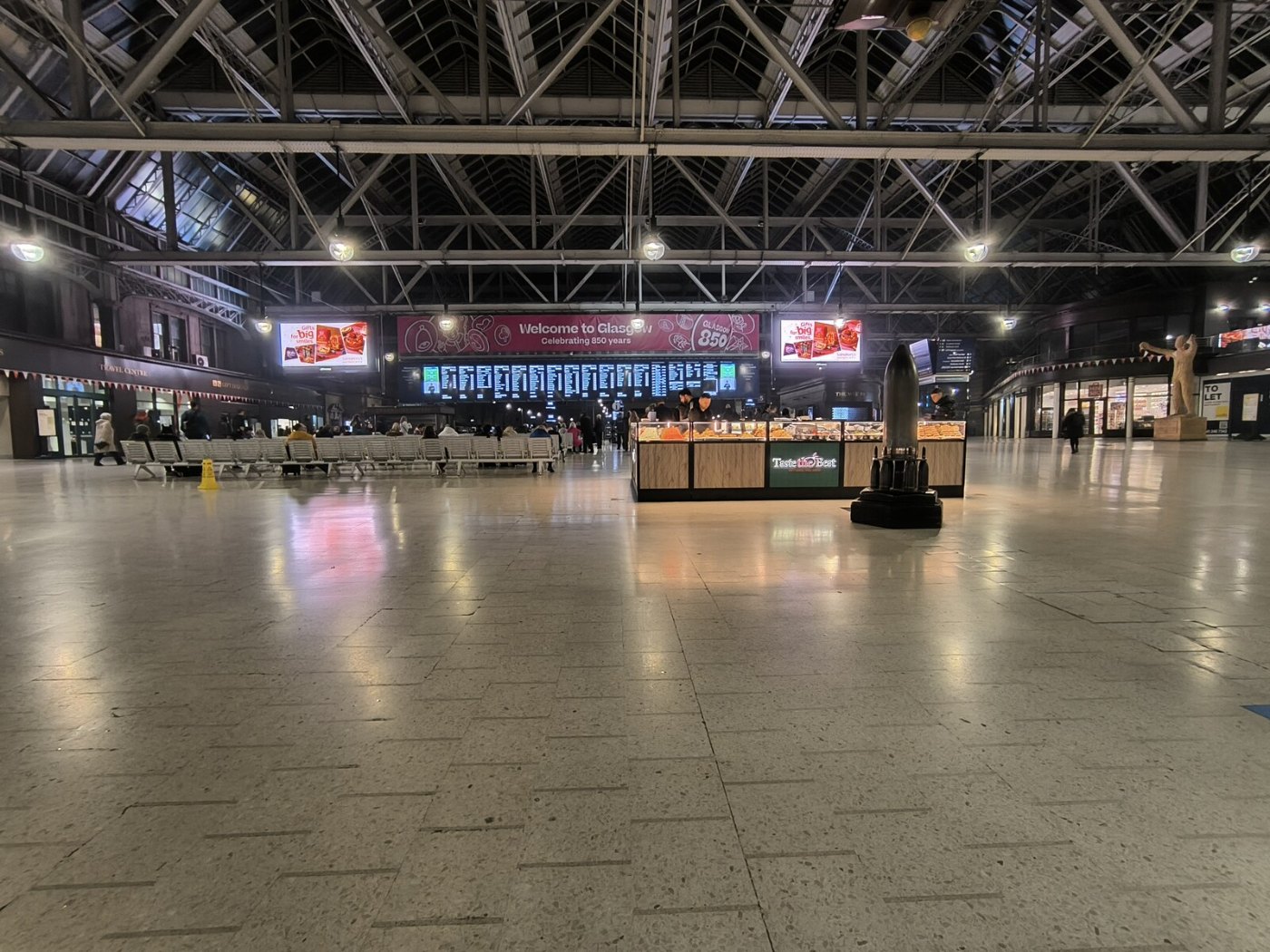 Glasgow Central railway station concourse geograph.org.uk