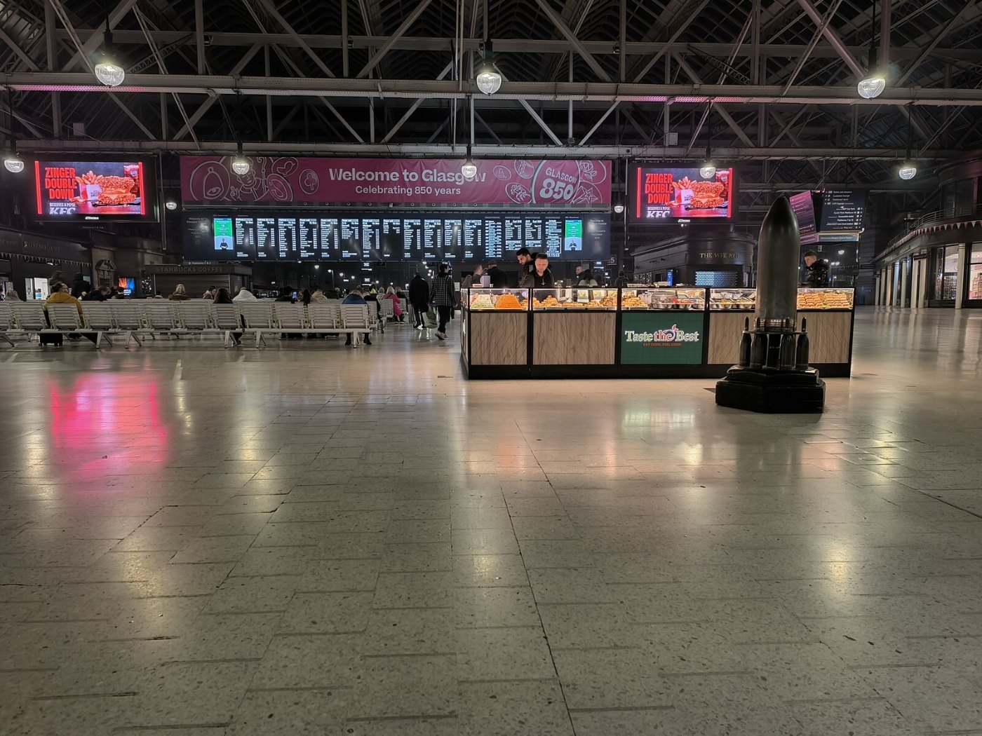 Glasgow Central railway station concourse geograph.org.uk