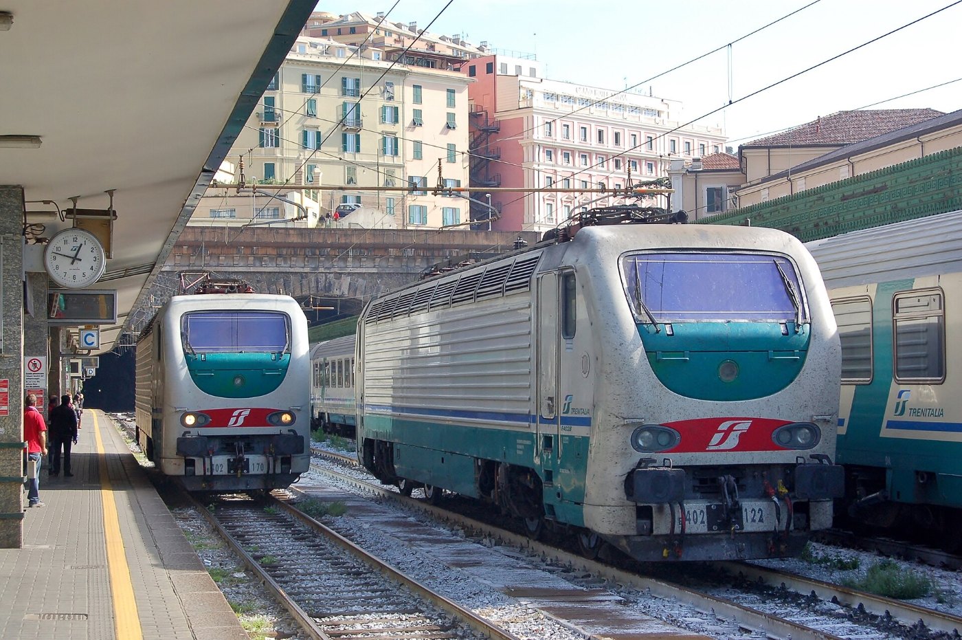 FS Class E402 170 + E402 122 at Genova Piazza Principe, 2009