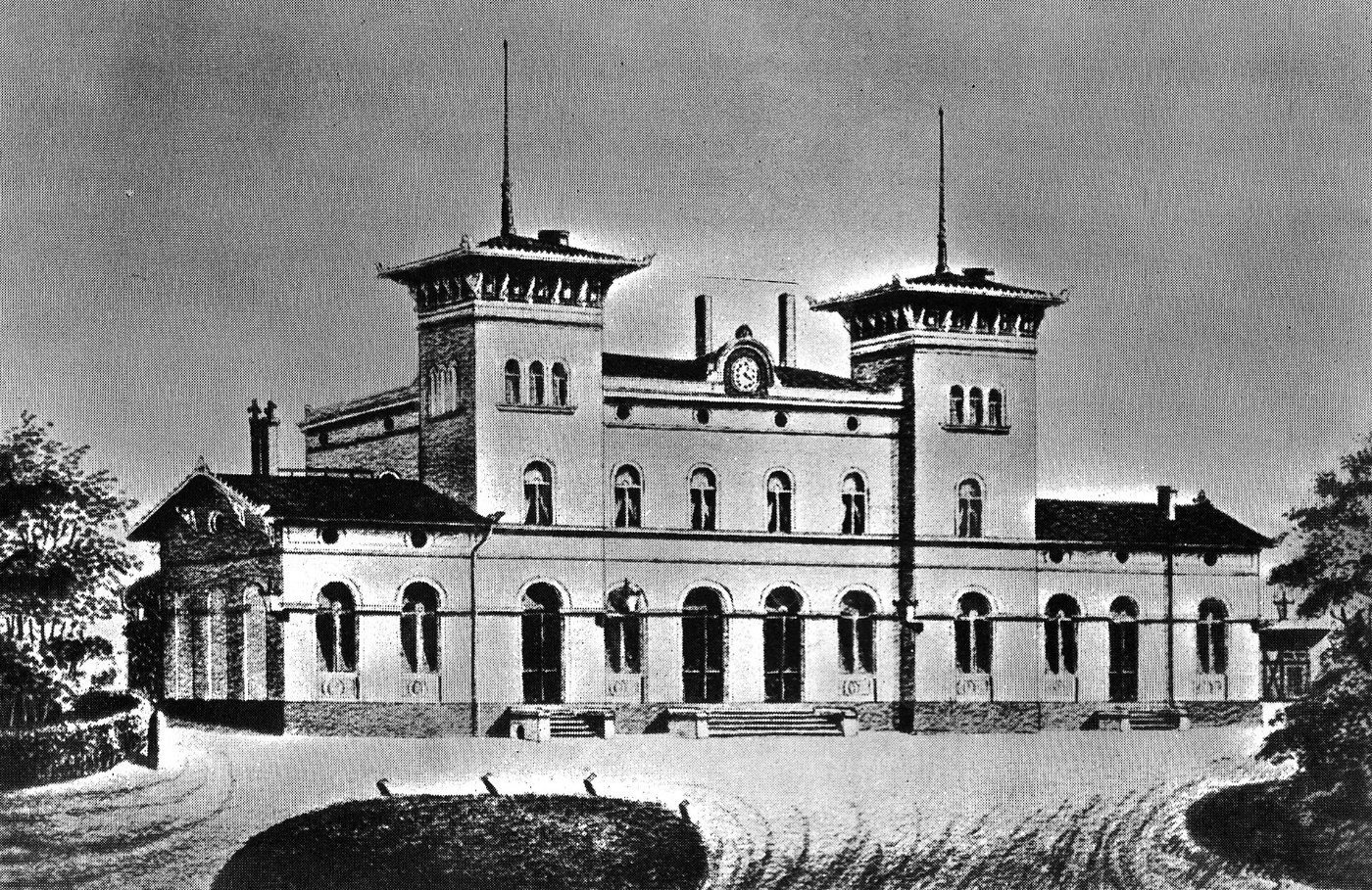 GroßenhainBerlinerBahnhof1875Empfangsgebäude