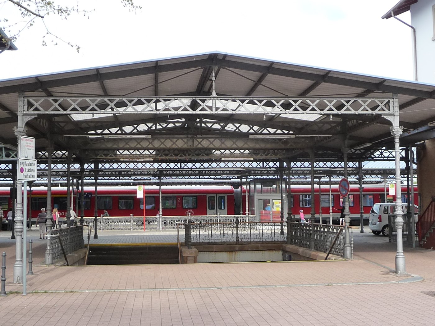 Hauptbahnhof Gruenstadt 04