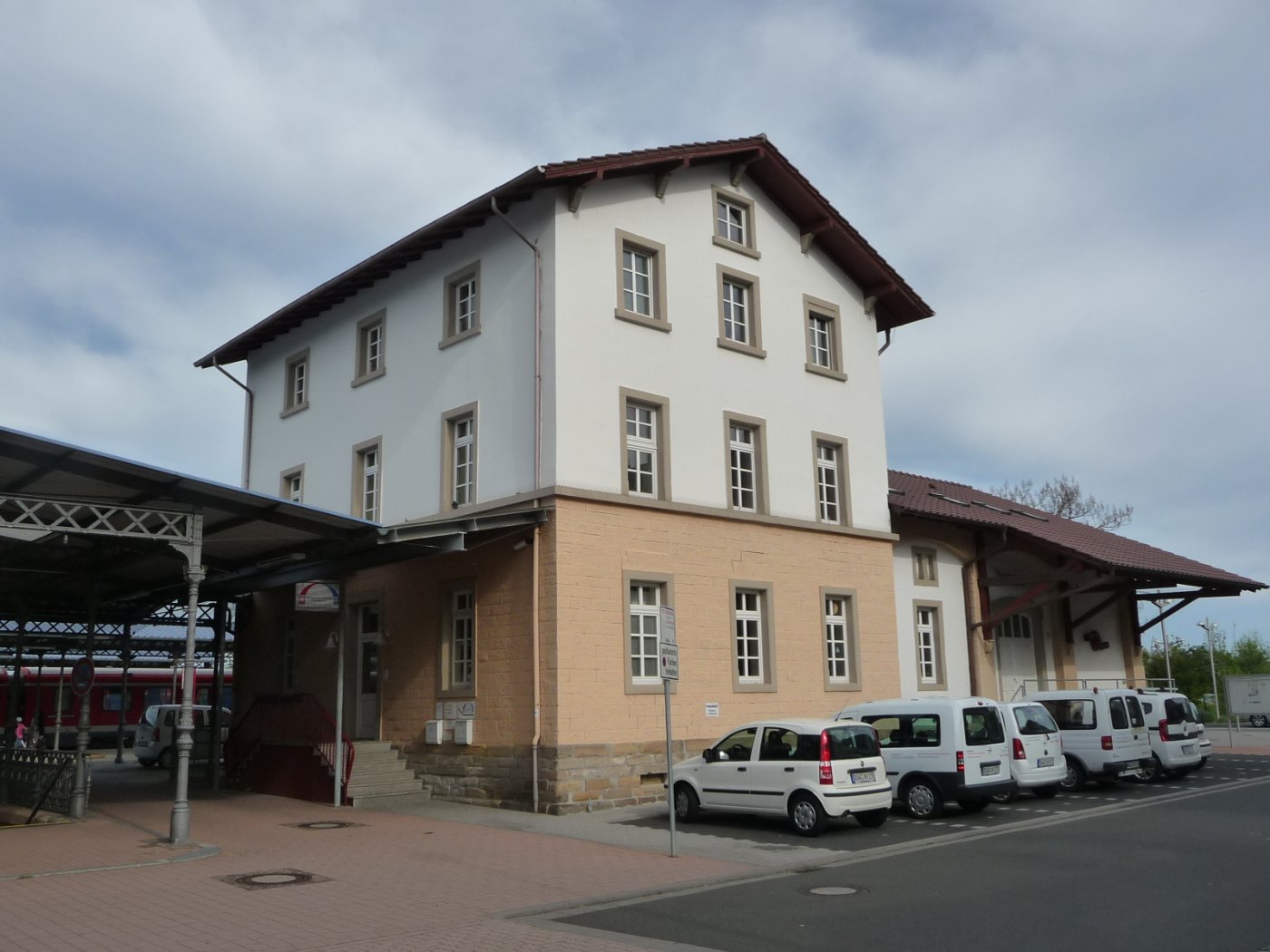 Hauptbahnhof Gruenstadt 01