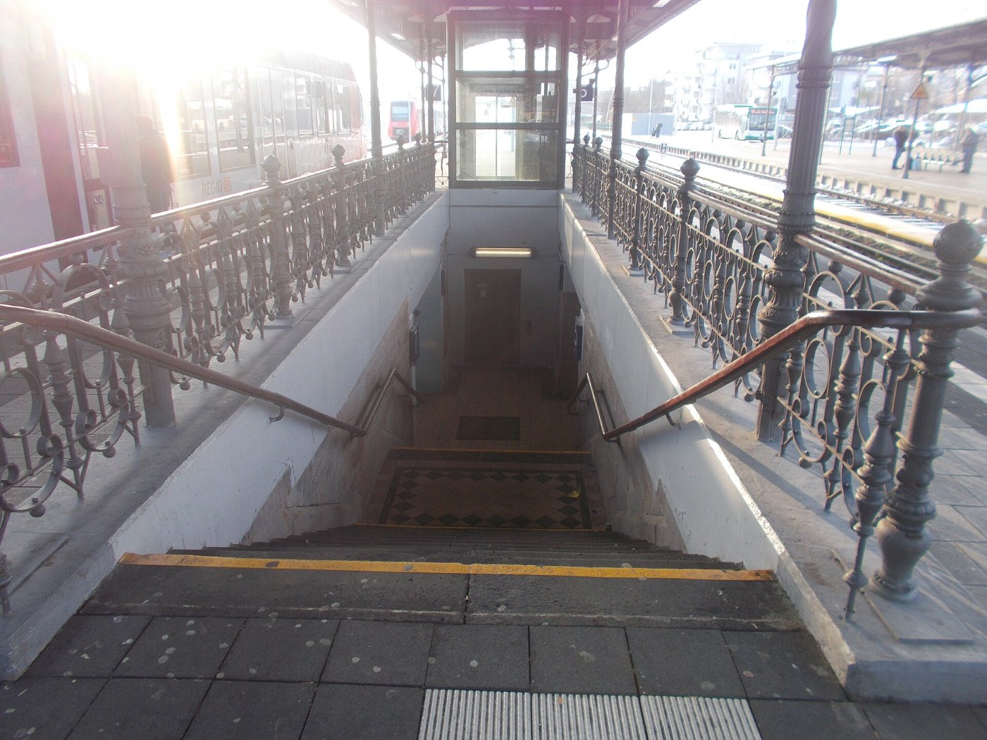 Bahnhof Grünstadt Januar 2018 Geländer