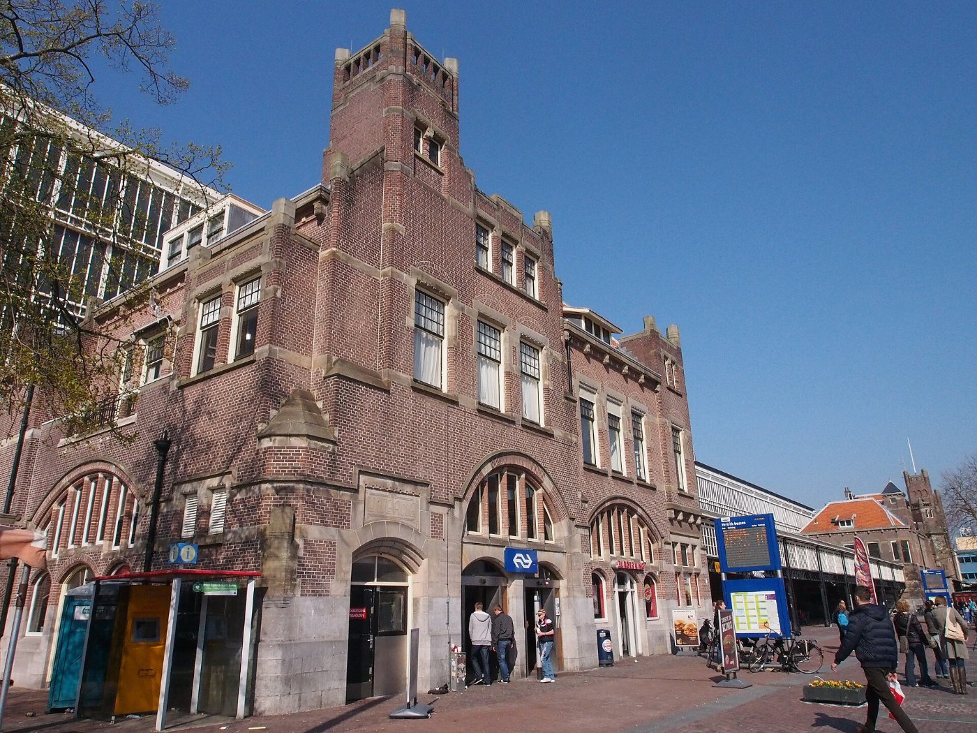 Station Haarlem 01