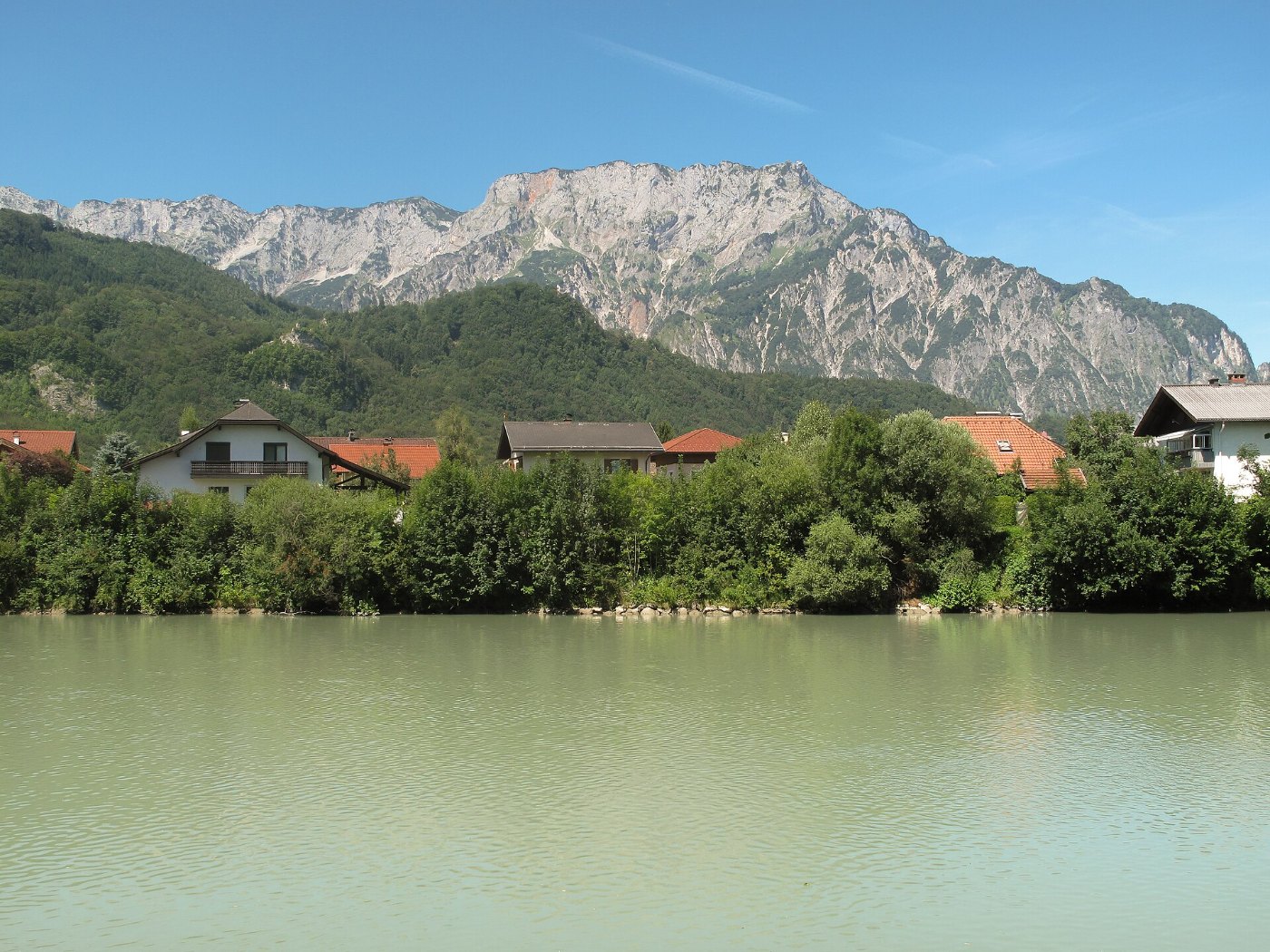 Tussen Hallein en Salzburg, berglandschap langs de Salzach foto1 2011 07