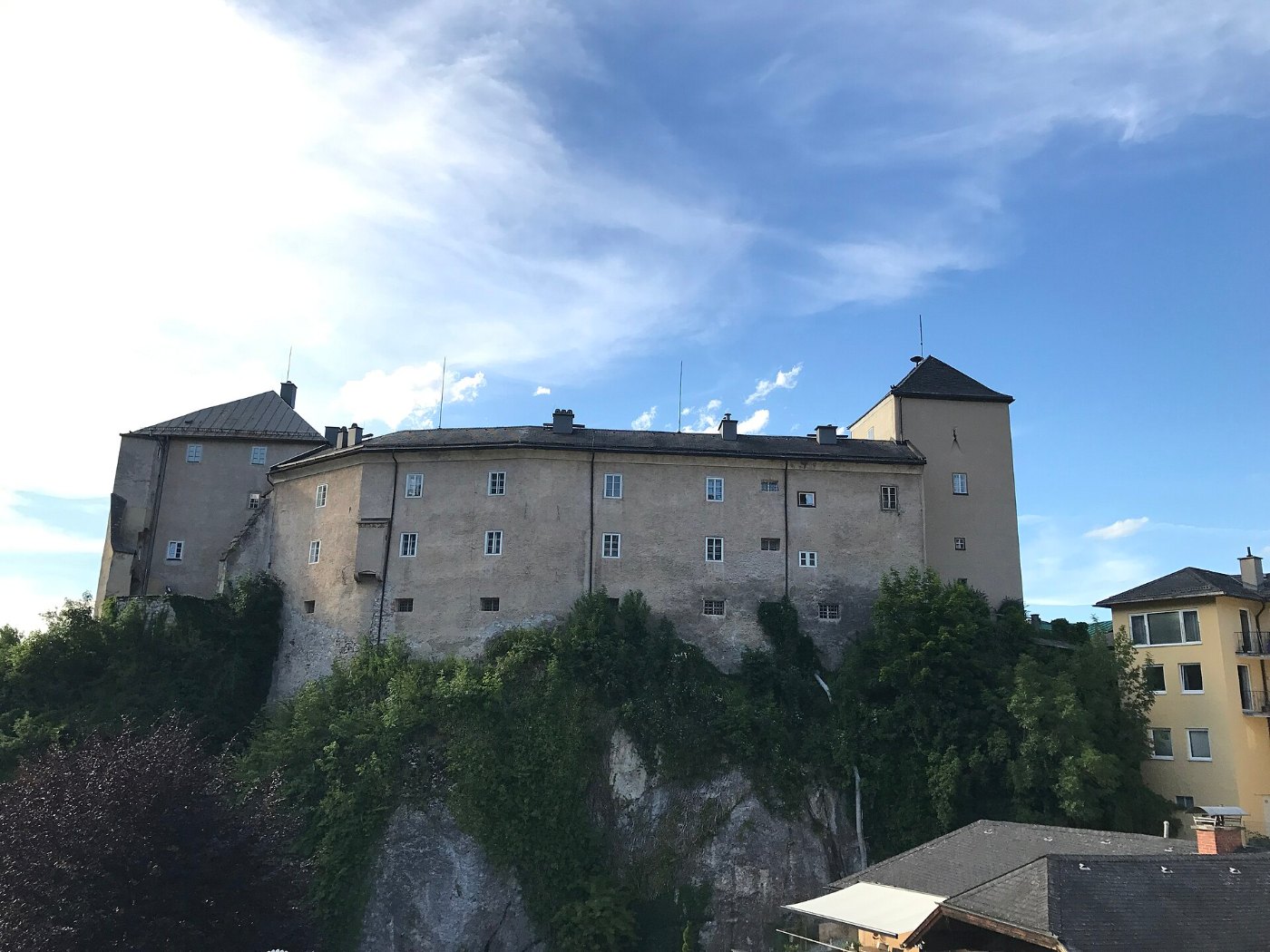 Overview of Burg Golling in Golling an der Salzach, Hallein District, Au
