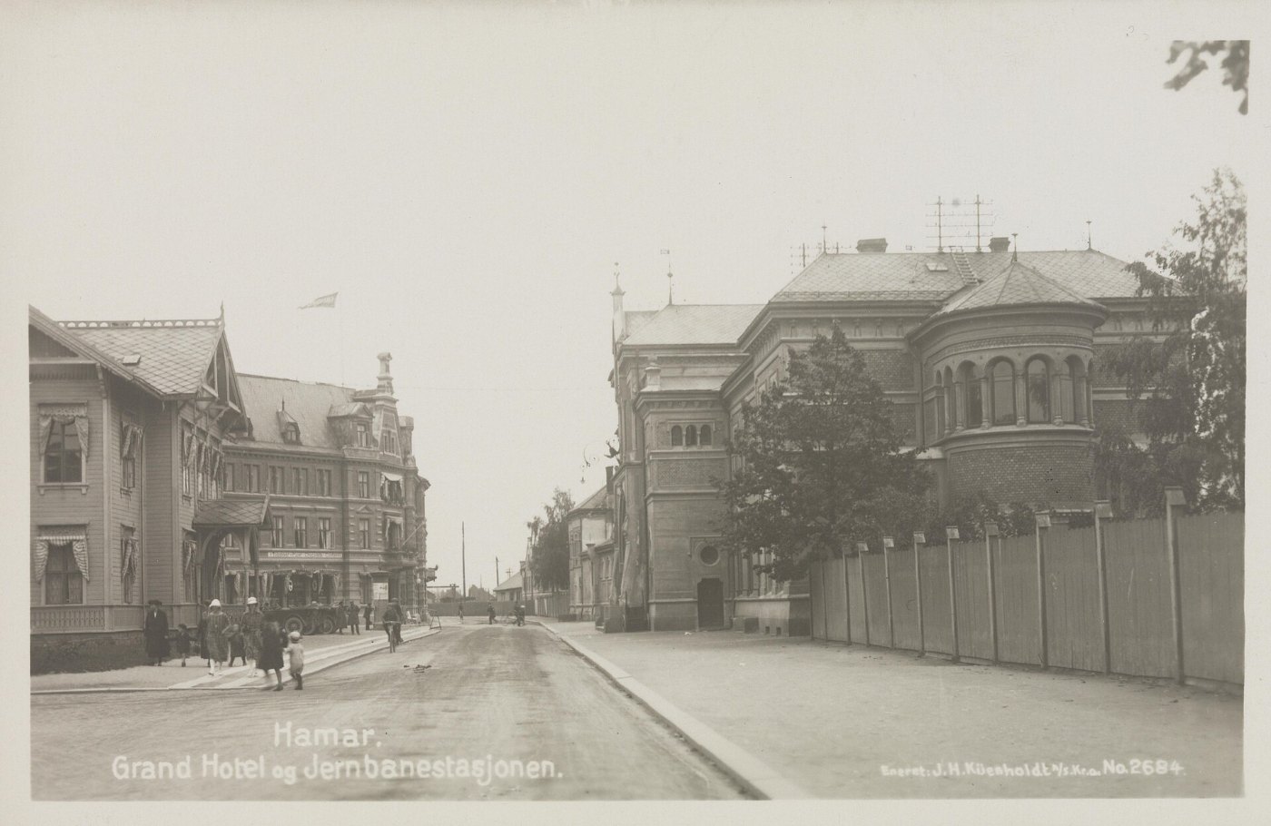 2684 Hamar. Grand Hotel og Jernbanestasjonen no nb digifoto 00236 bldsa