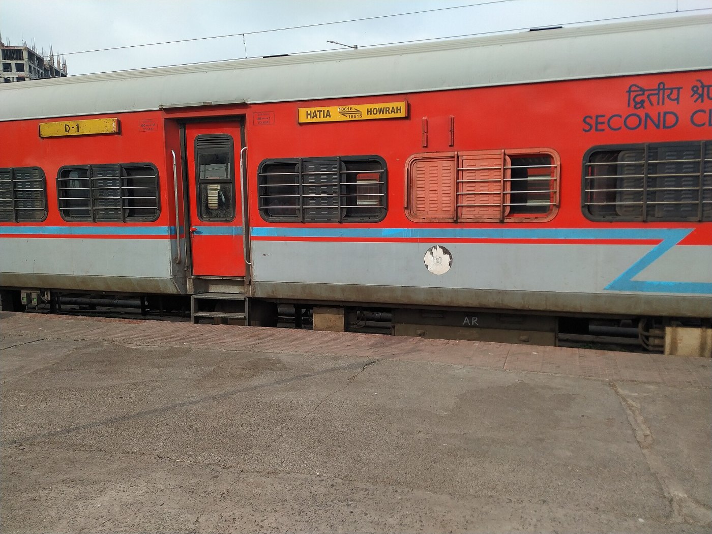 18616 Hatia Howrah Kriya Yoga Express on platform 22 in howrah junction