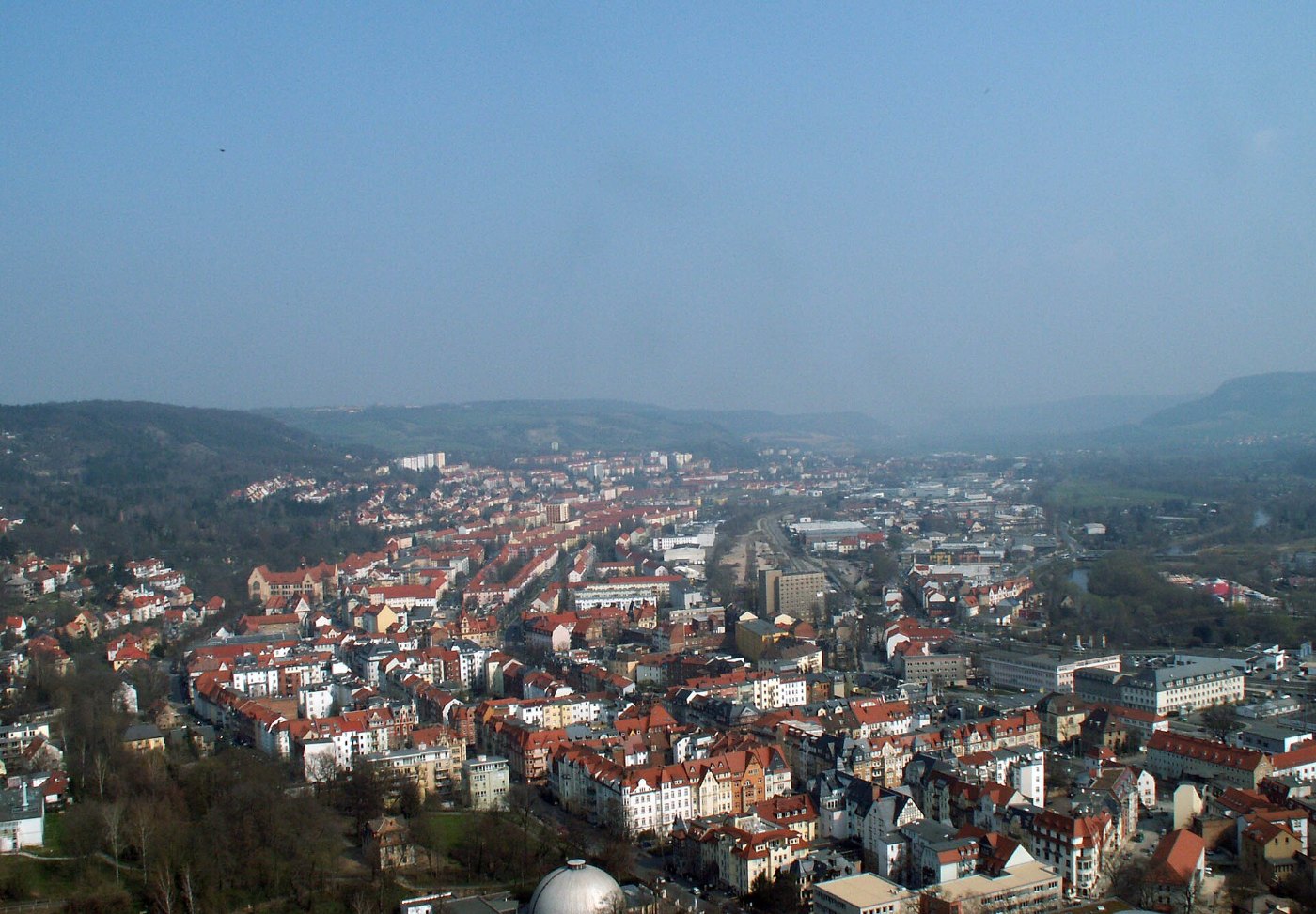 Blick vom JenTower über Jena und das Saaletal