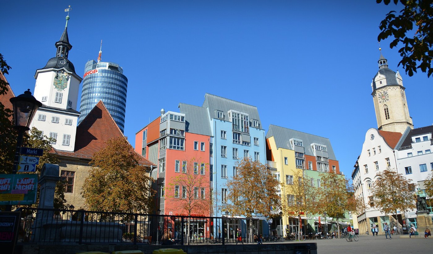Der historische Marktplatz von Jena mit seinen Baudenkmälern
