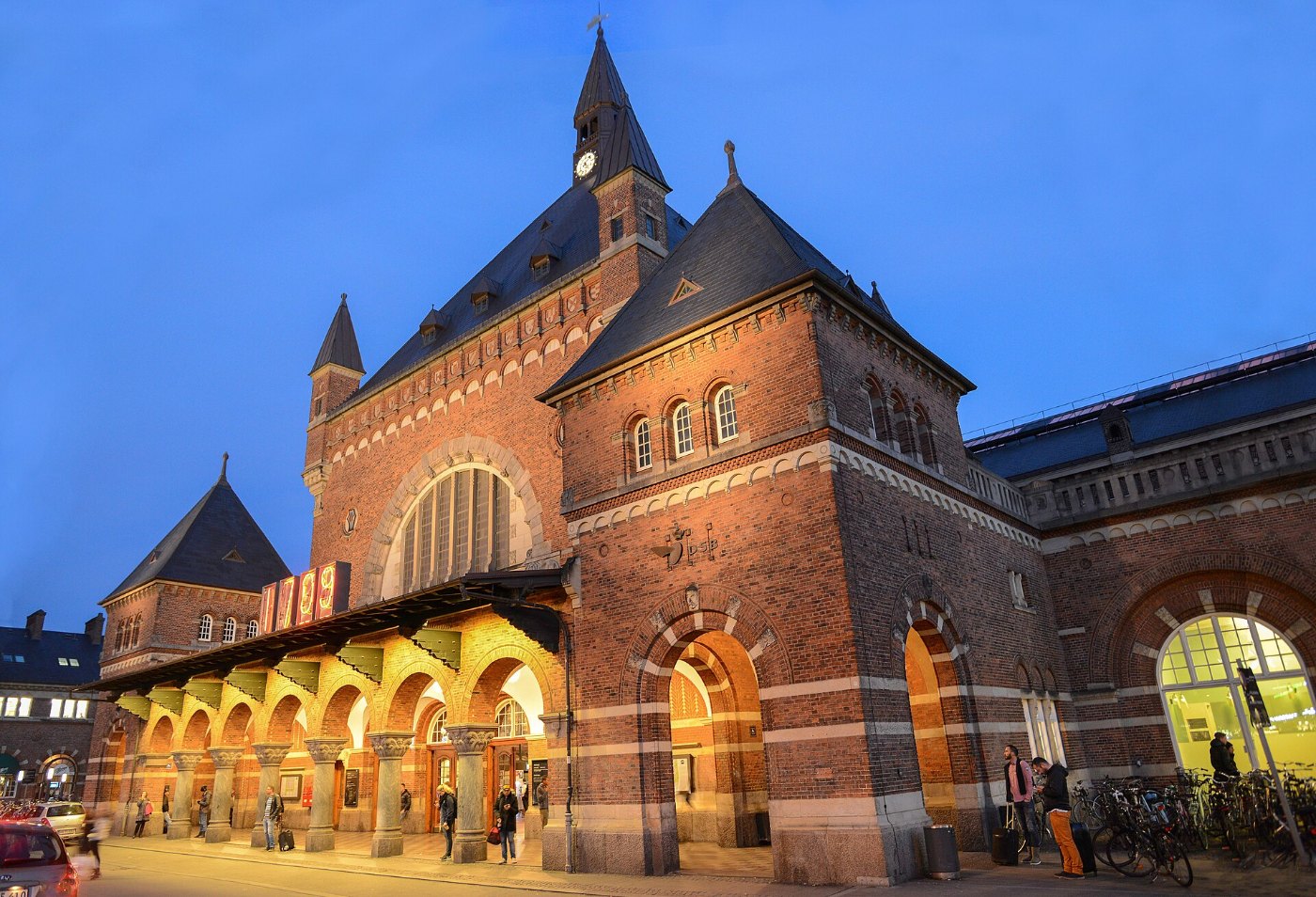 Københavns Hovedbanegård Copenhagen Central Station ()