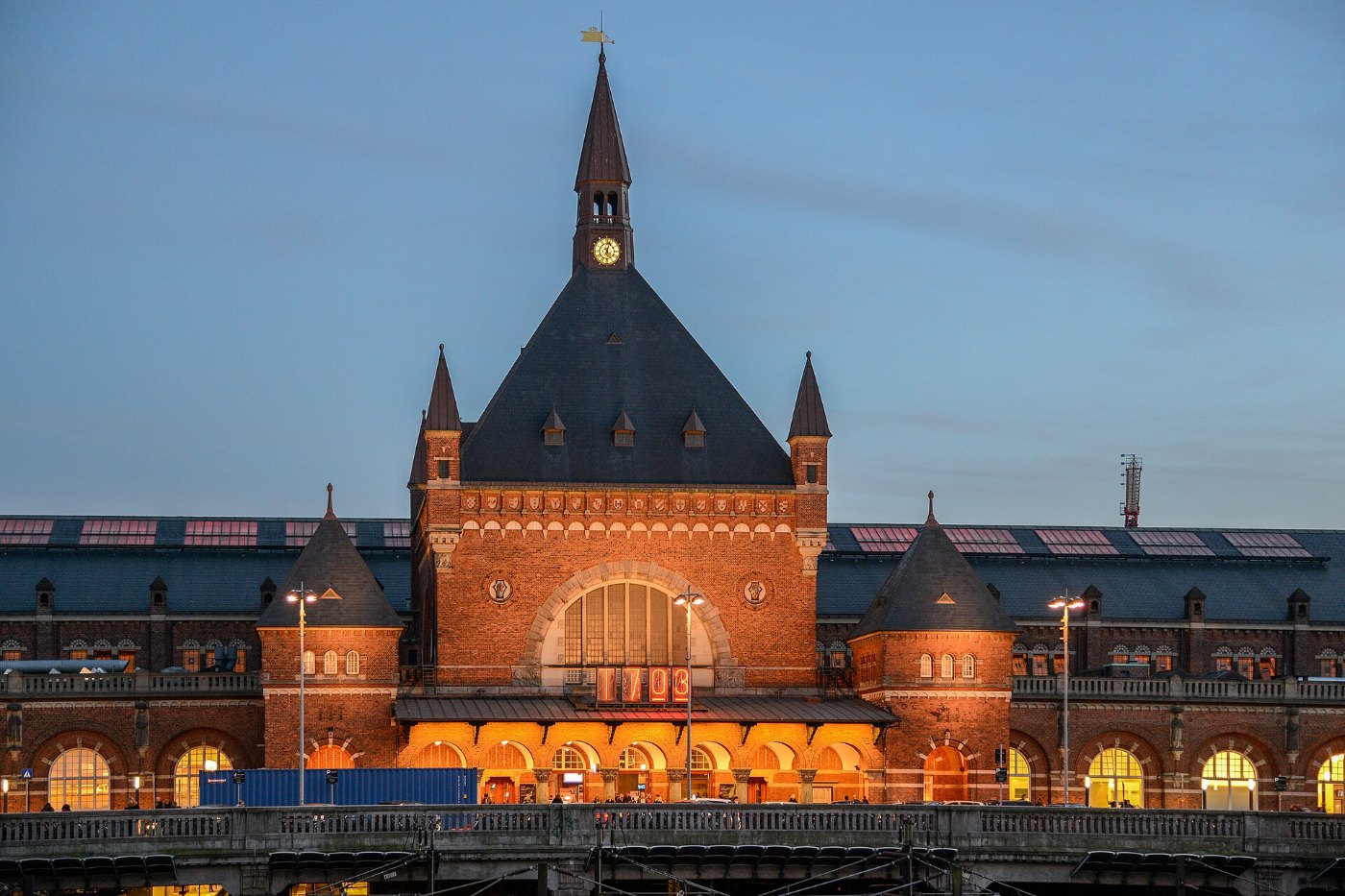 Københavns Hovedbanegård Copenhagen Central Station ()