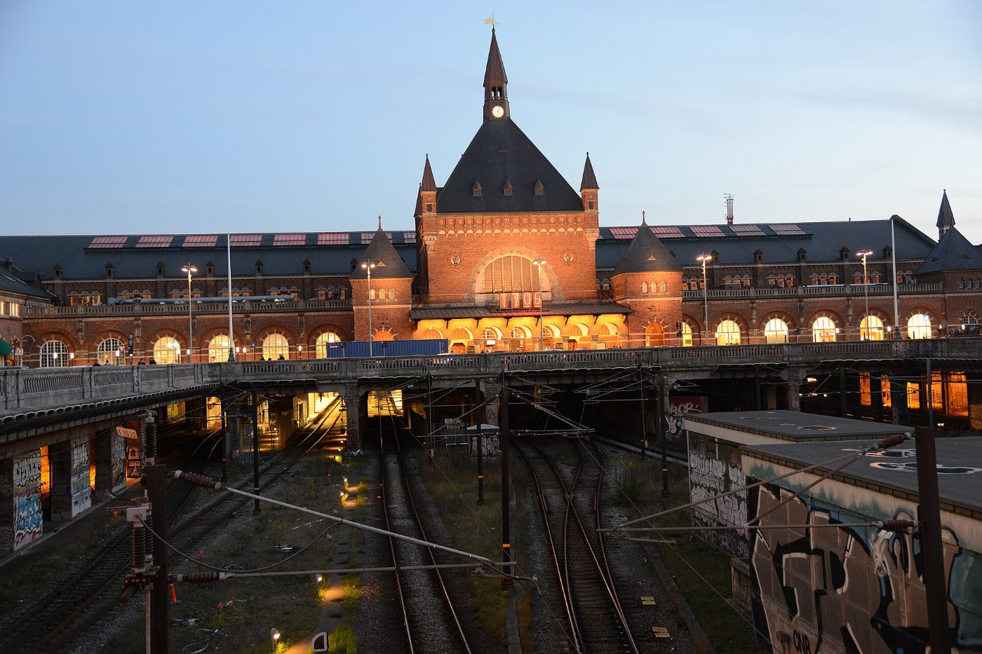Københavns Hovedbanegård Copenhagen Central Station ()