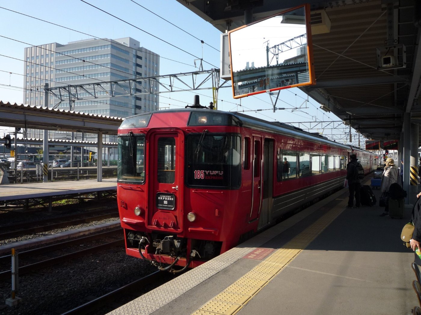 JRK 185 DMU at Kumamoto Station