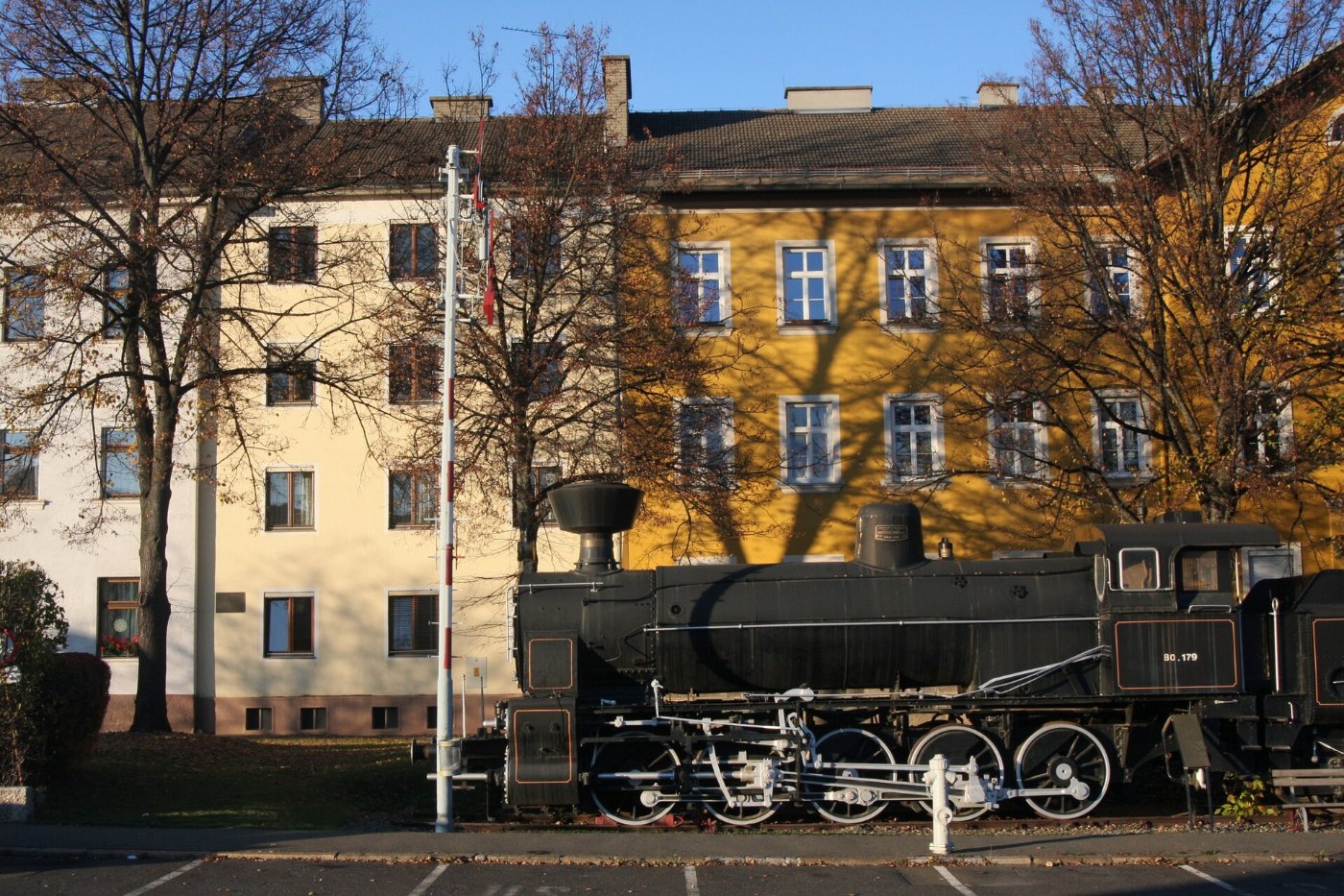 Knittelfeld Lokomotive beim Bahnhof panoramio