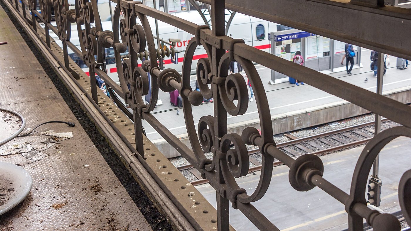 Die historische Bahnsteighalle im Kölner Hauptbahnhof