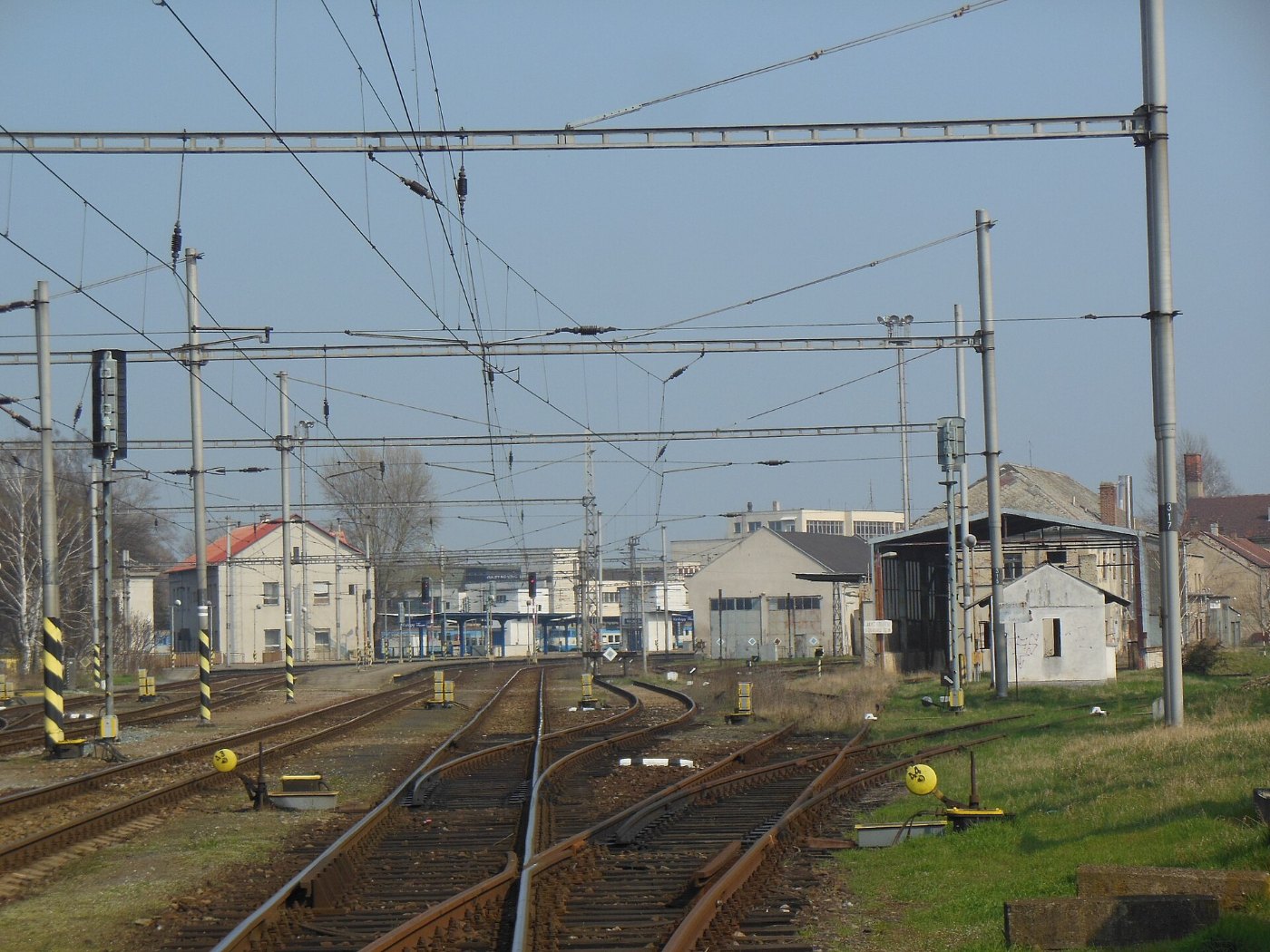 Kralupy nad Vltavou, nádraží a depo z Poděbradovy