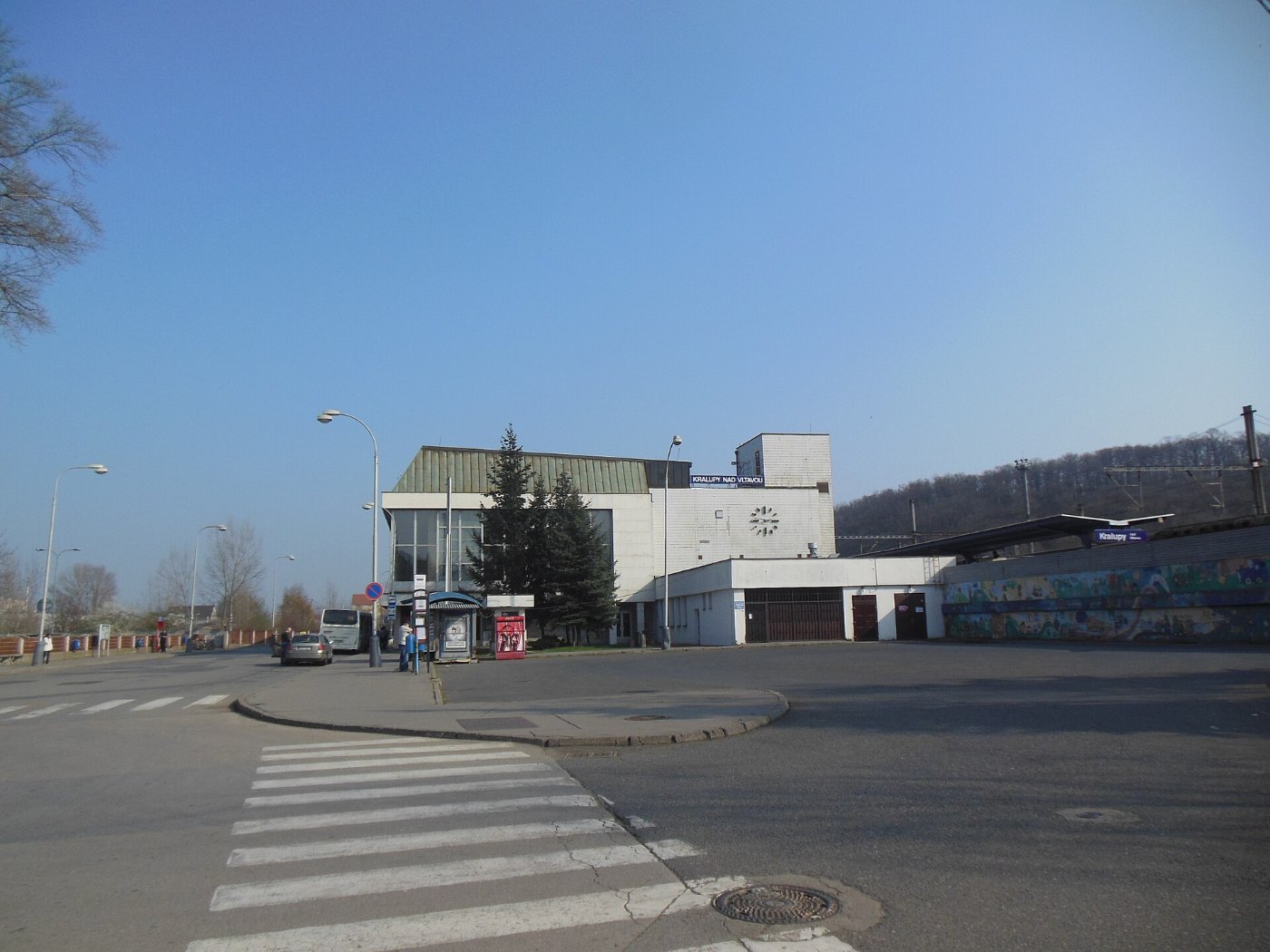 Kralupy nad Vltavou, nádraží z Husovy