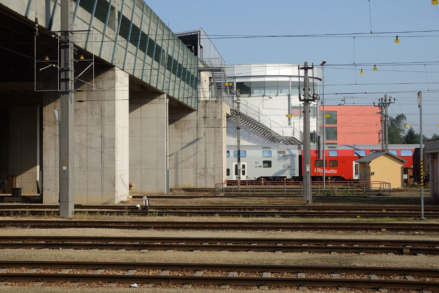 Bahnhof Krems an der Donau Parkhaus Seitenansicht