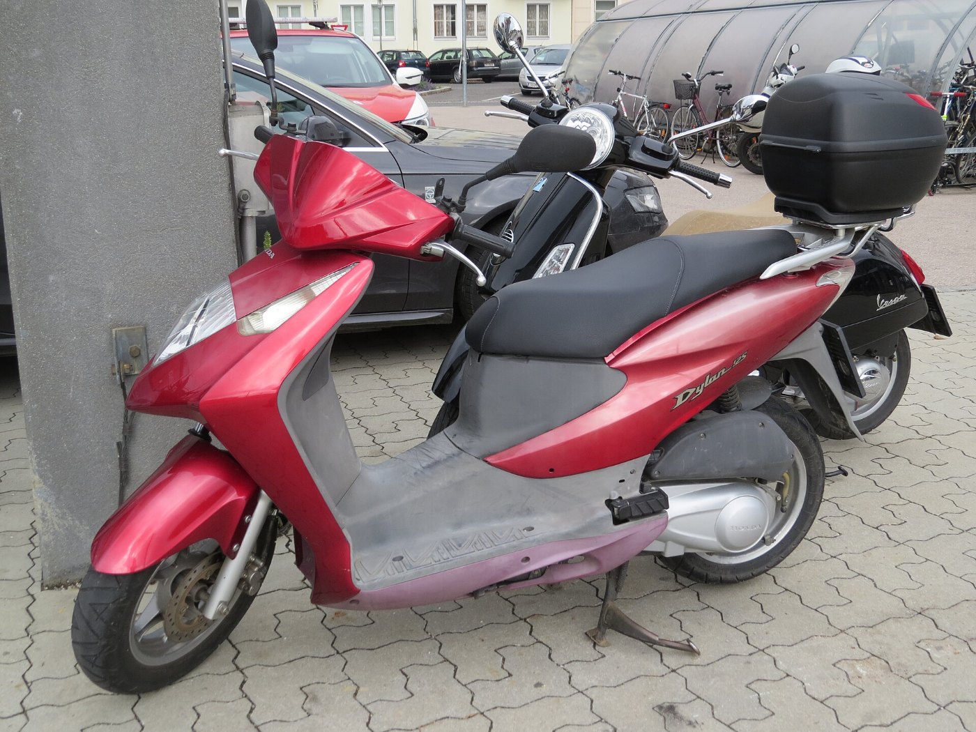 2017 09 28 (238) Honda Dylan at Bahnhof Krems an der Donau, Austria