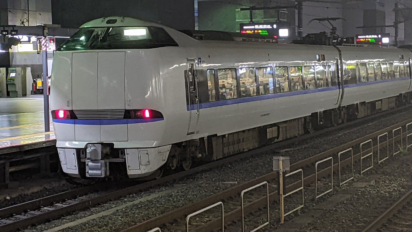 JR West683 Biwako Express at Kyoto Station