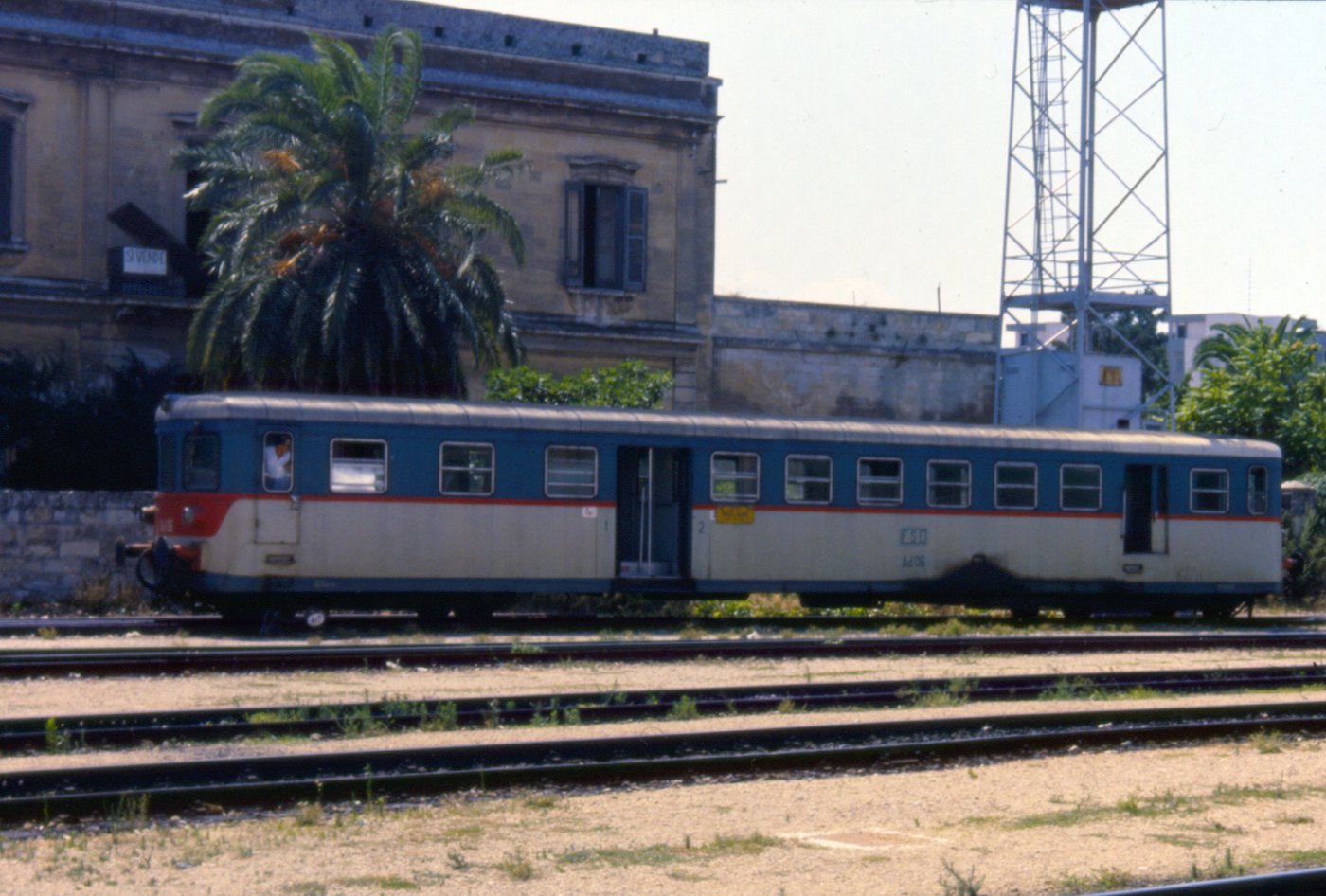 Lecce stazione ferroviaria automotrice FSE Ad 06 30 06 1986