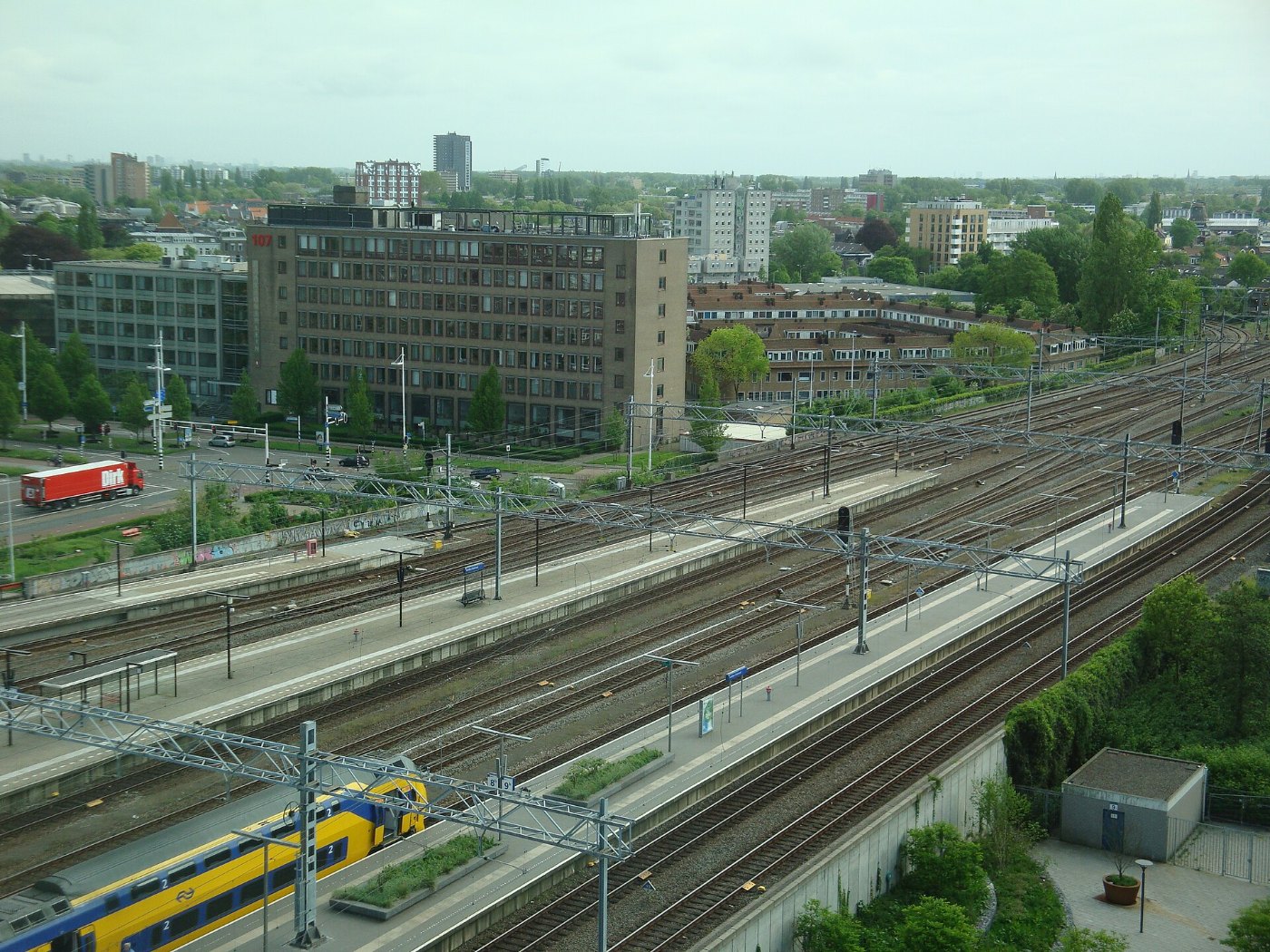 Leiden Centraal vanuit bedrijventoren mei 2018