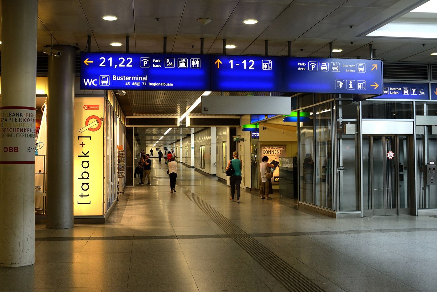 Linz Hauptbahnhof Passage 1