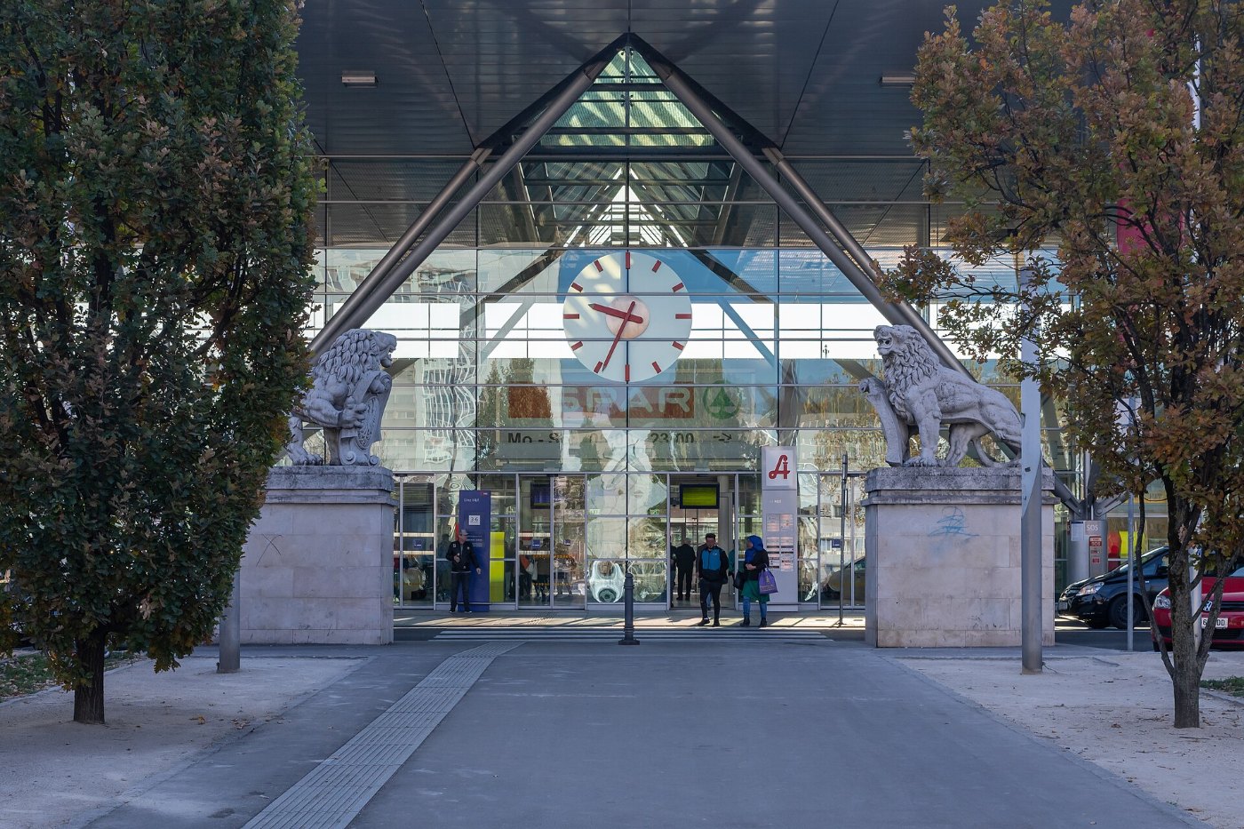 Linz Hauptbahnhof Haupteingang 4442
