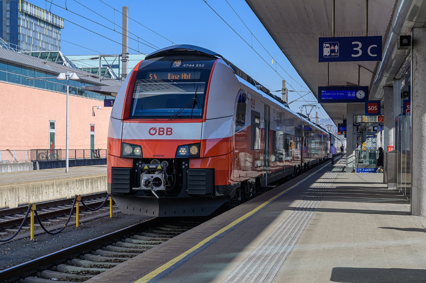 Linz Hauptbahnhof S4 7724