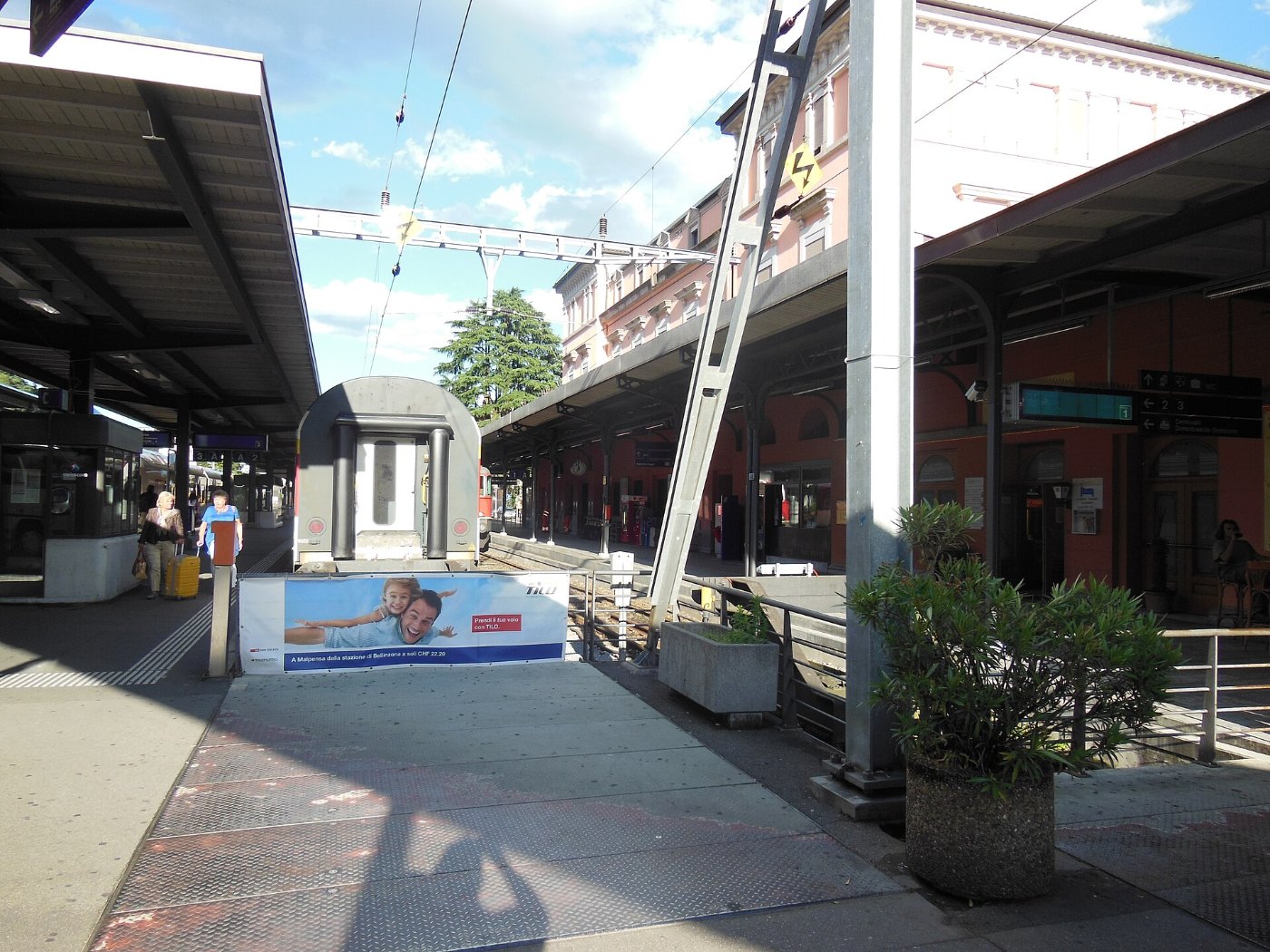Locarno railway station 02