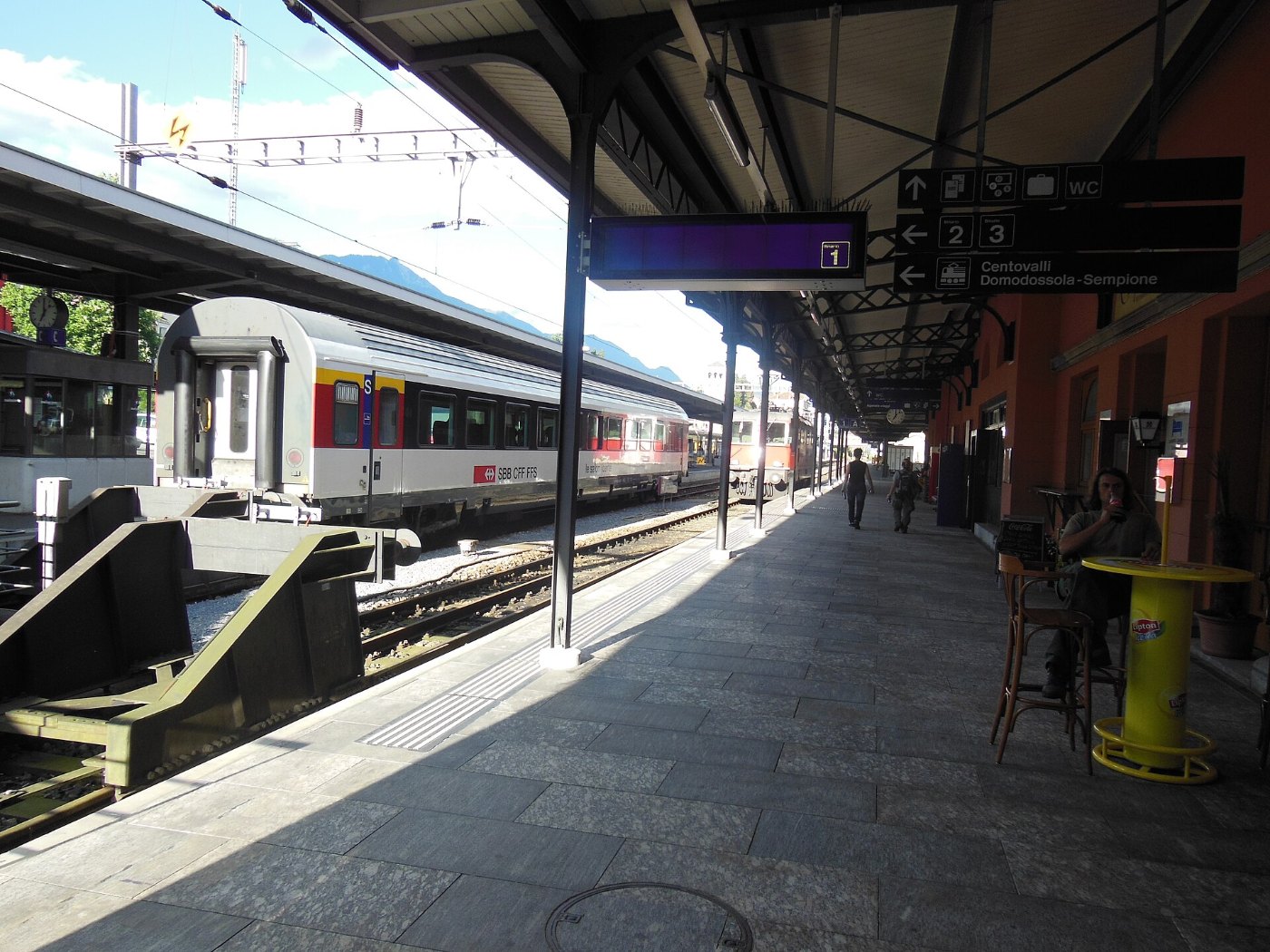 Locarno railway station 03
