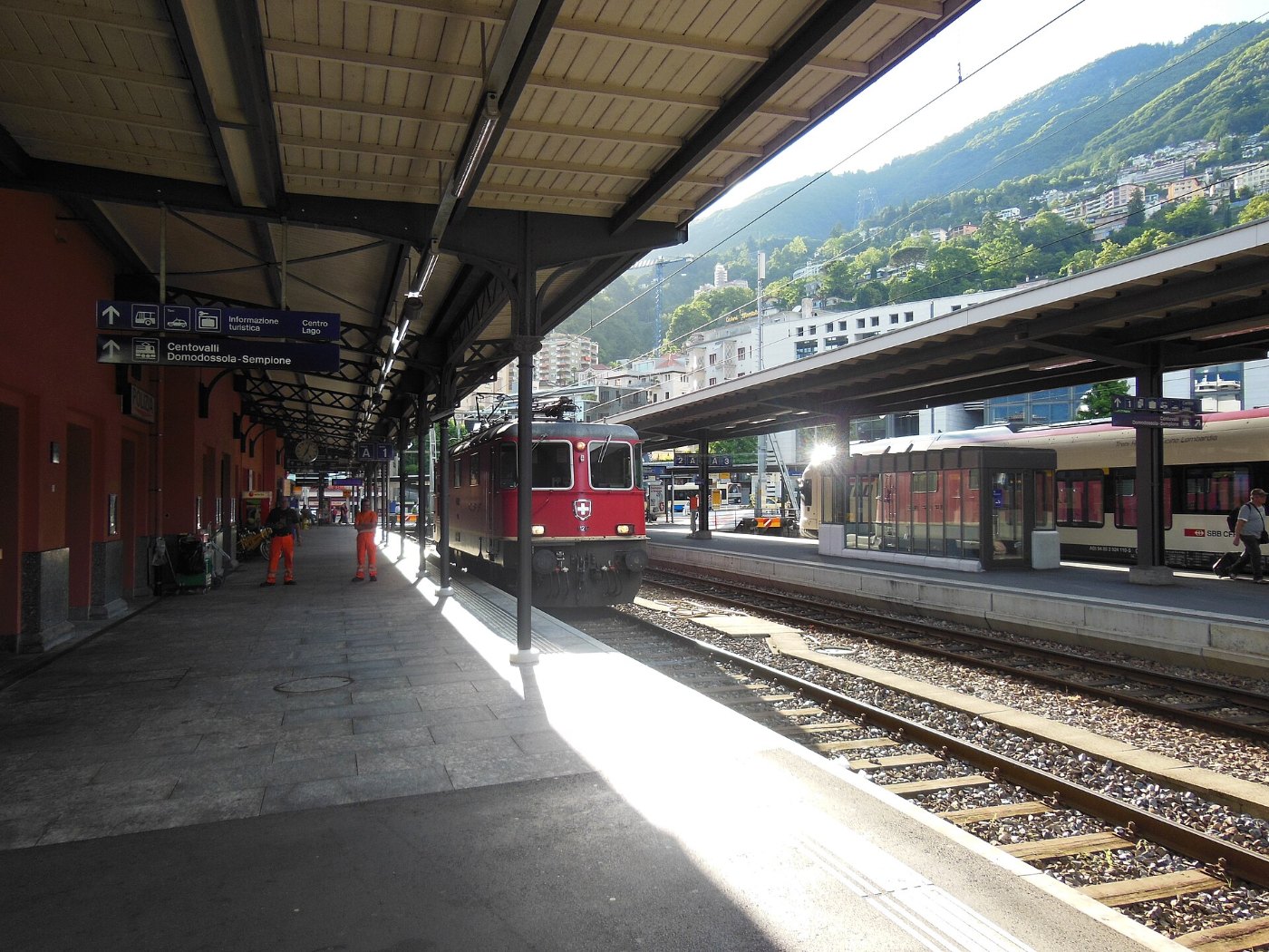 Locarno railway station 04