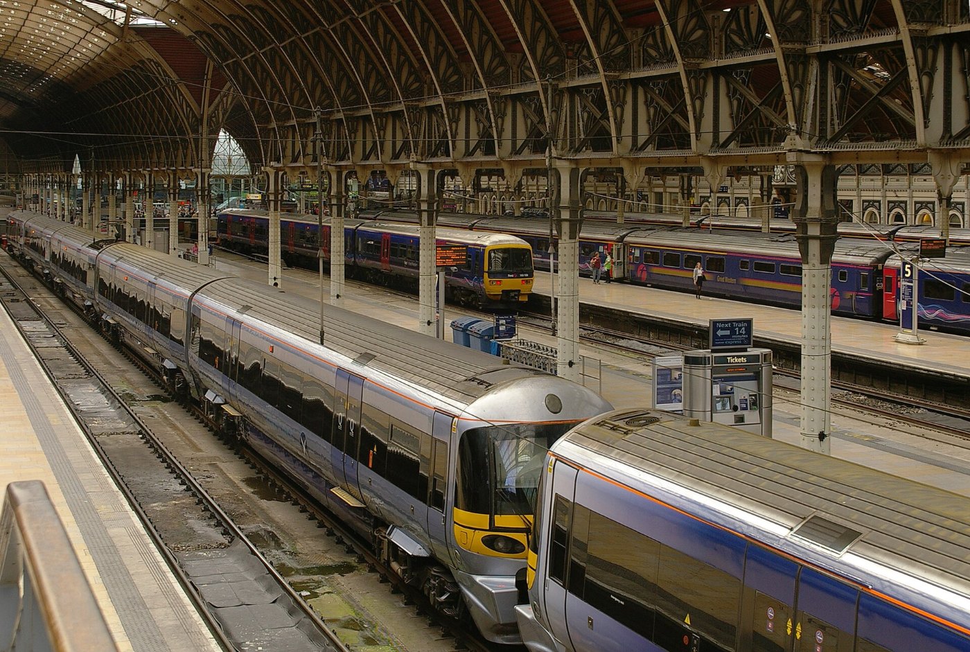 Paddington station MMB 29 332XXX