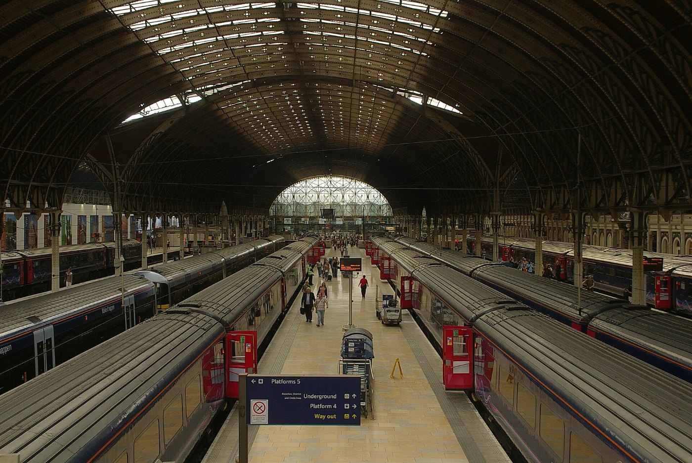 Paddington station MMB 32