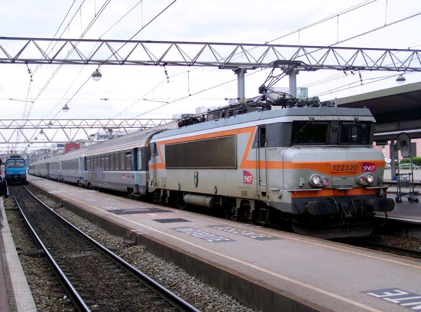 BB 22320 et Z2 en gare de Lyon Part Dieu (mai 2009)