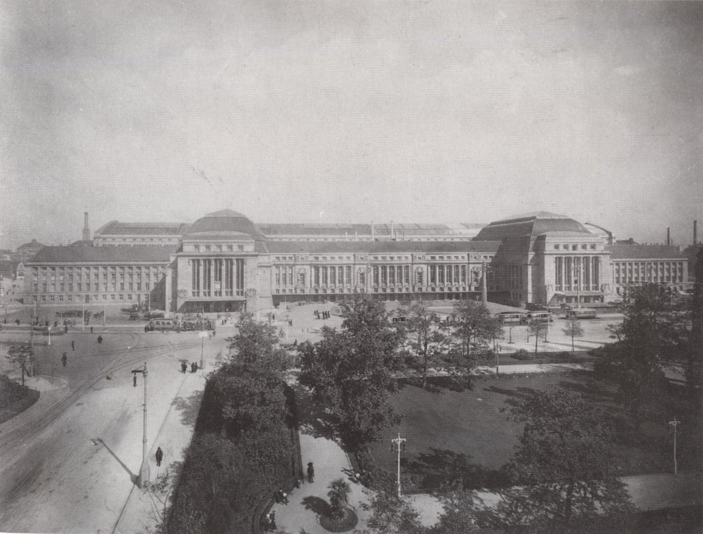 Der Leipziger Hauptbahnhof um 1915, kurz nach der Eröffnung