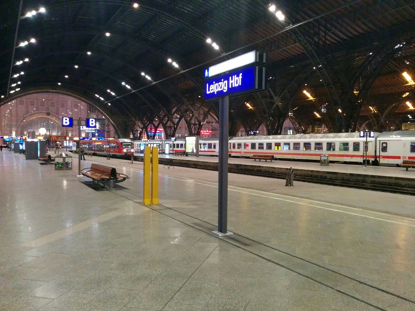 Der Leipziger Hauptbahnhof bei Nacht