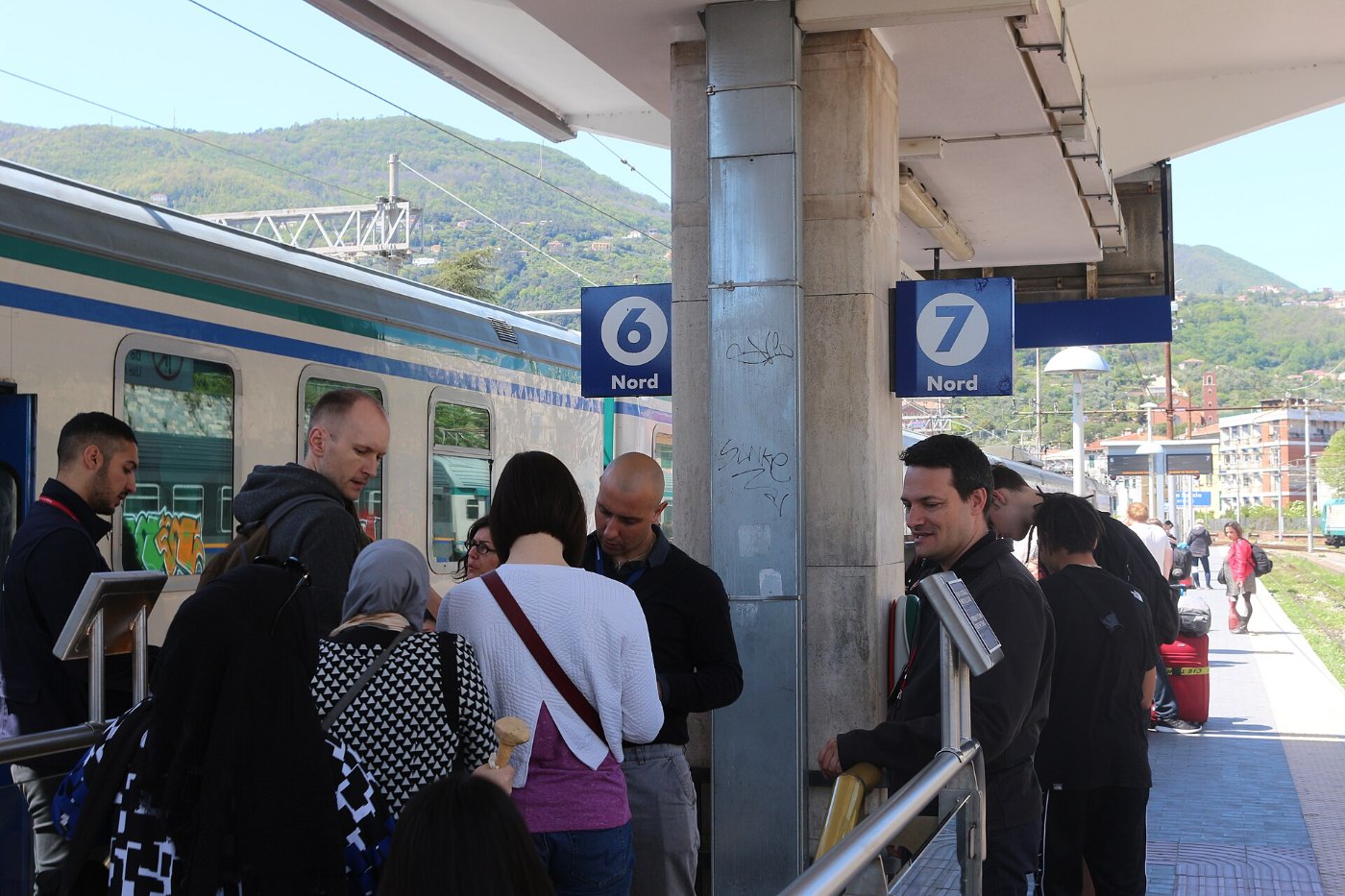 2019 05 01 Controllo turisti arrivo binari La Spezia 01