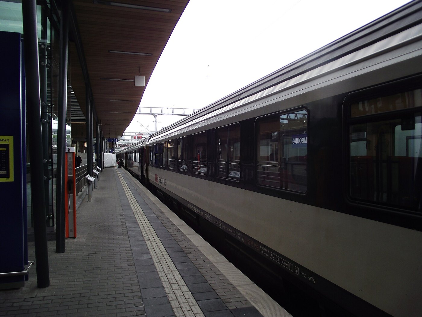 Trains in Luxembourg station in 2013 1