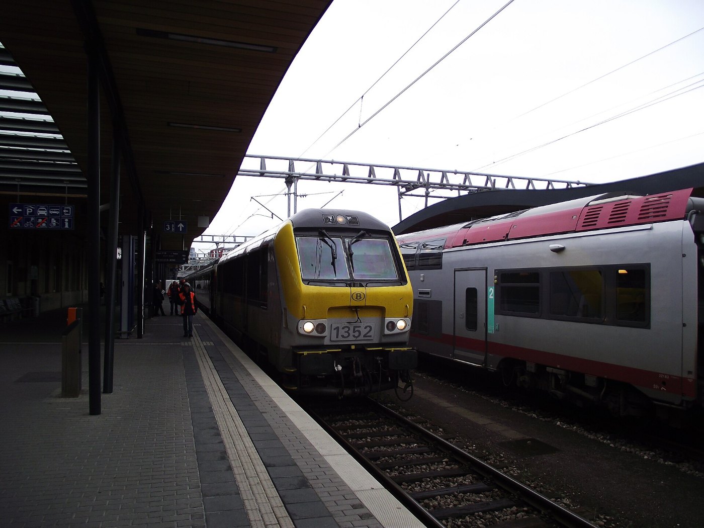 Trains in Luxembourg station in 2013 2