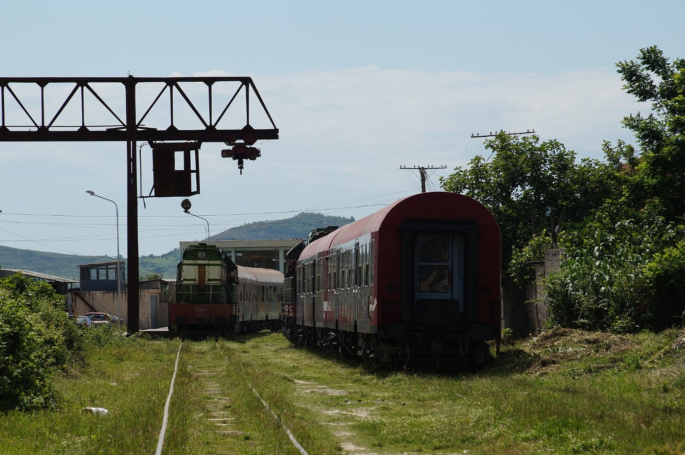 HSH trains crossing in Peqin 1 (OSCAL19 trip)
