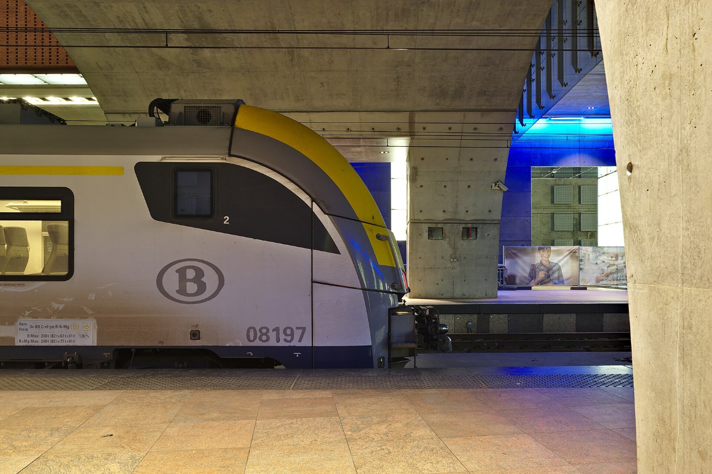 SNCB Desiro ML (Class AM08 08197) end at Antwerp Central Station level 2