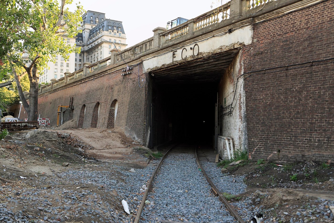 J30 817 Tunnelportal FCO