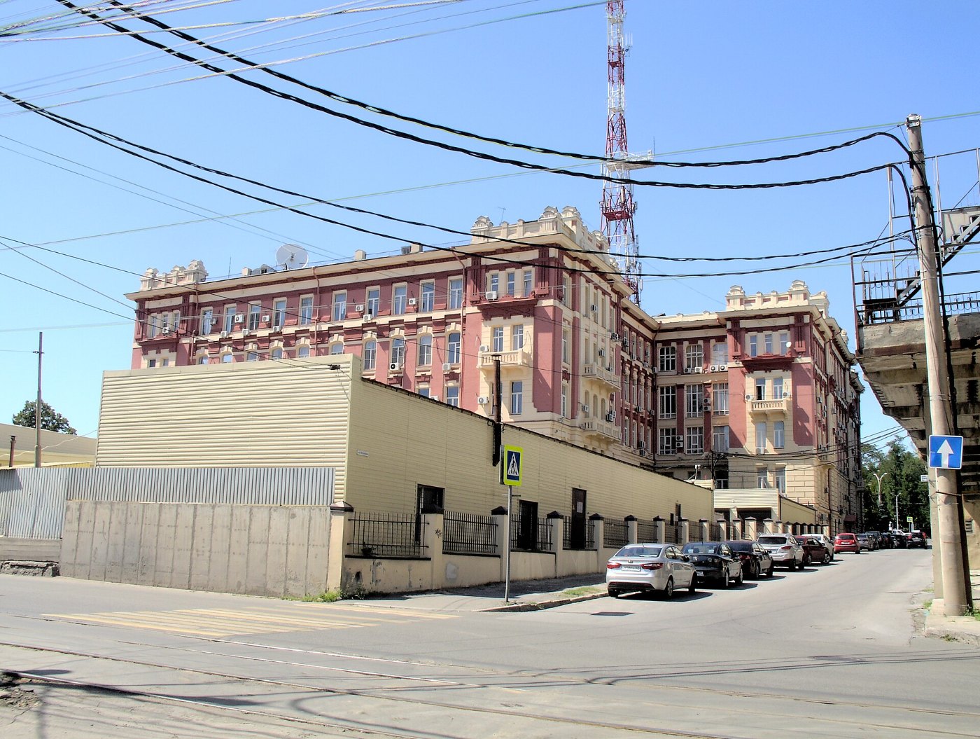 Headquarters of North Caucasus Railway building from SE