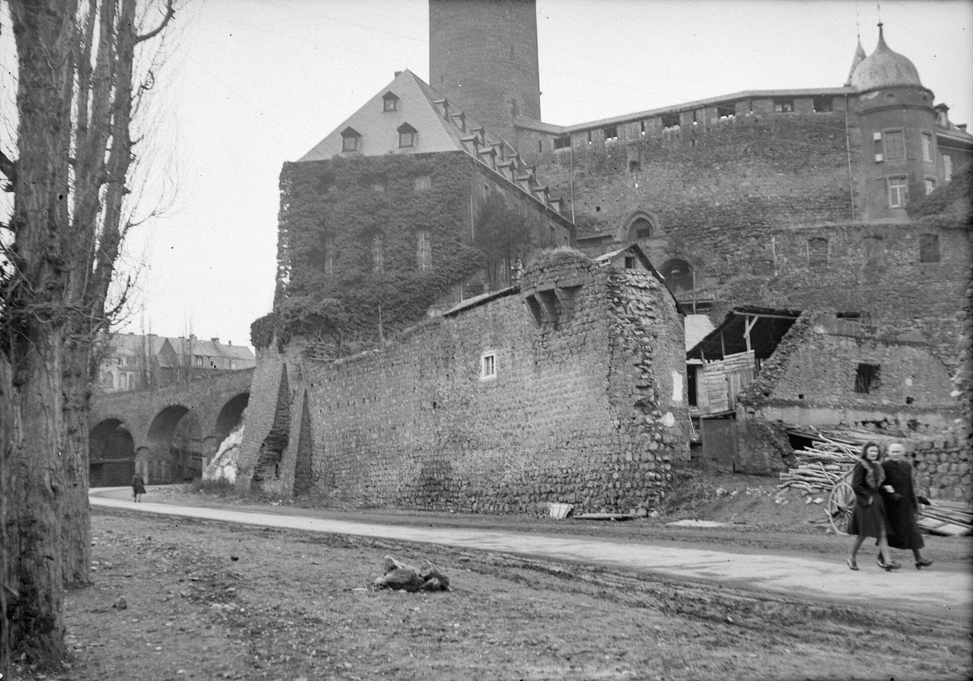Vernielde stadsmuur, 1940 1945 Mayen RCE