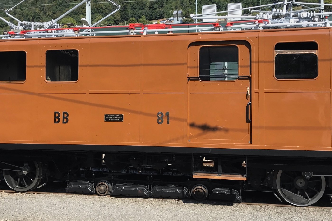 Magnetschienen Bremsenwagen der Berninabahn Ge 44 81 im Bahnhof Blonay 2