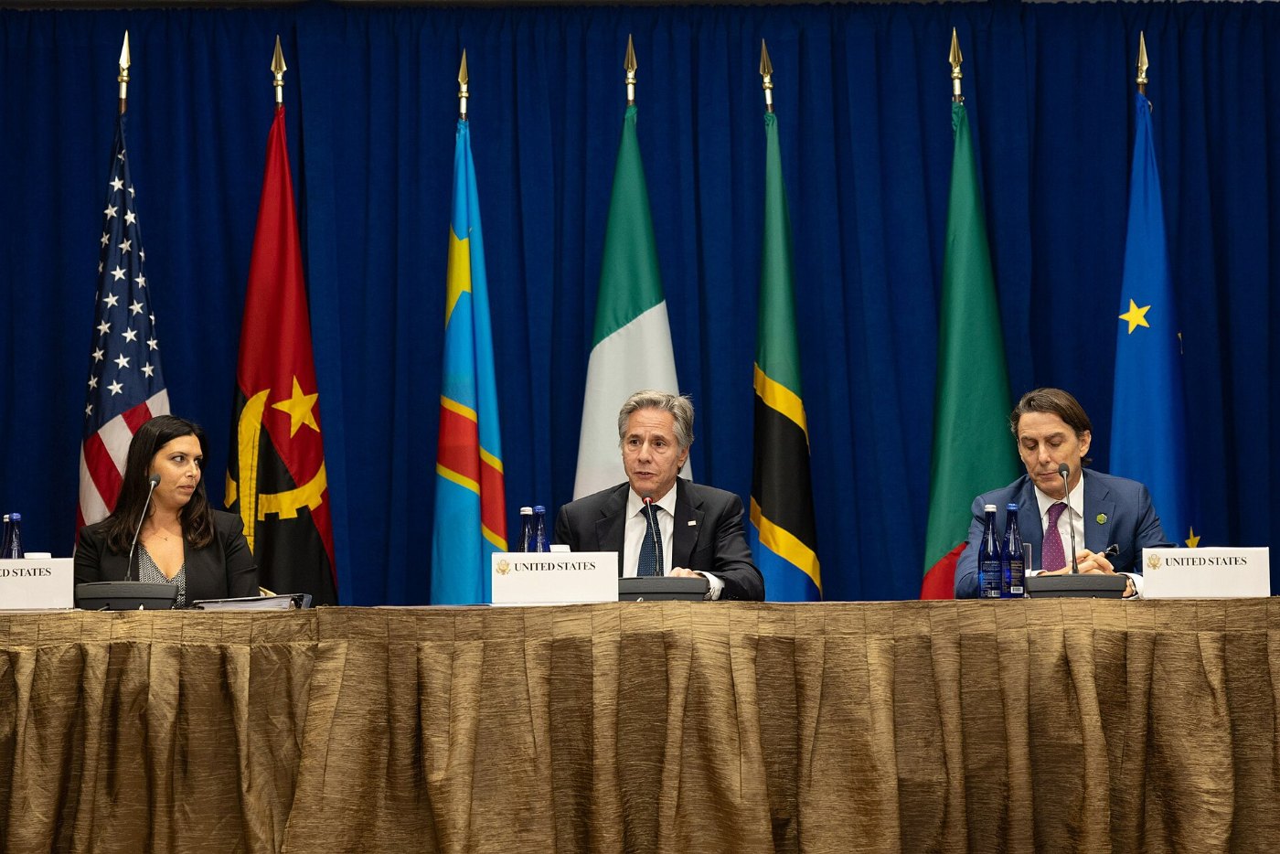 Secretary Blinken Hosts Roundtable on Lobito Corridor ()